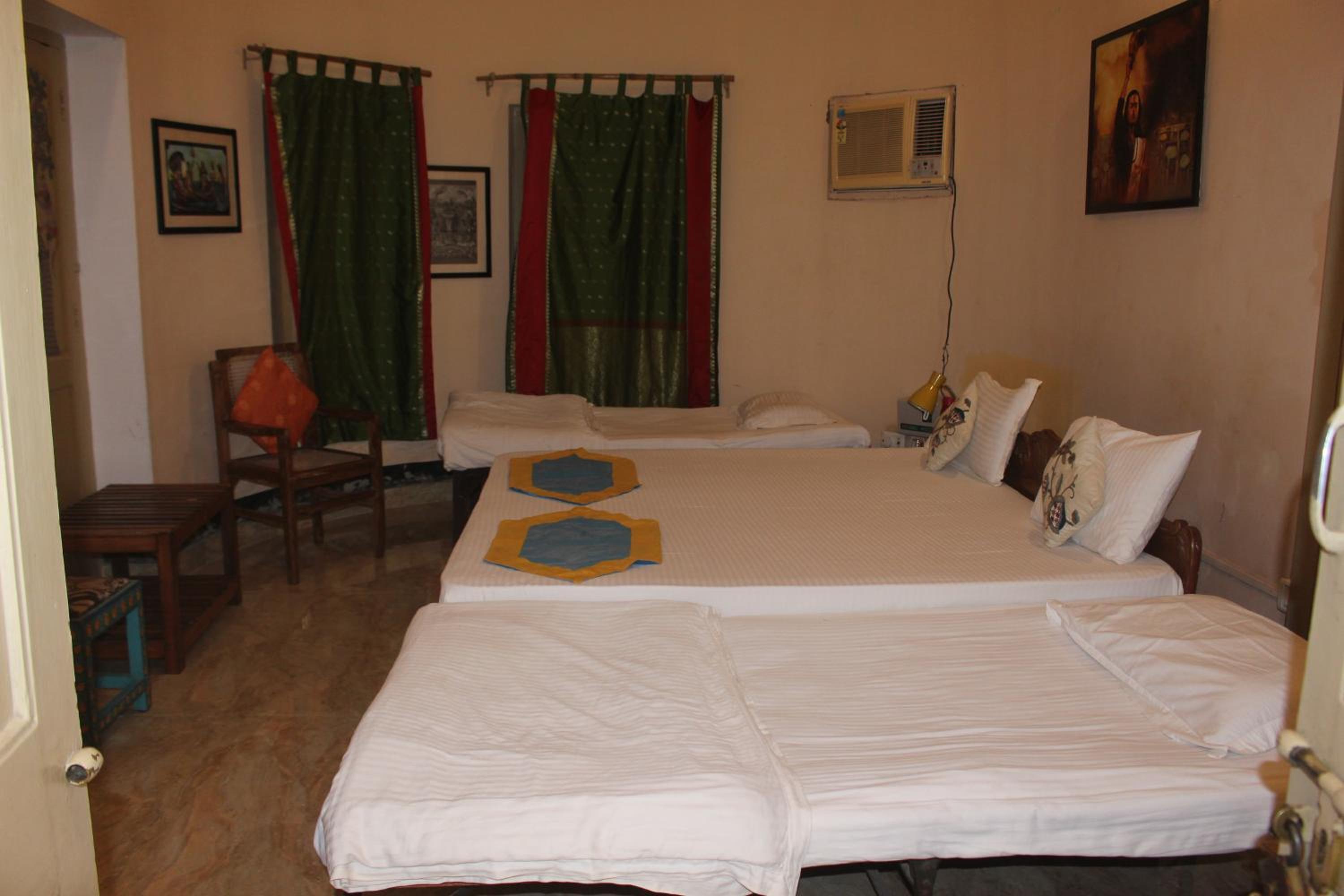 Deluxe Family Room photo 3