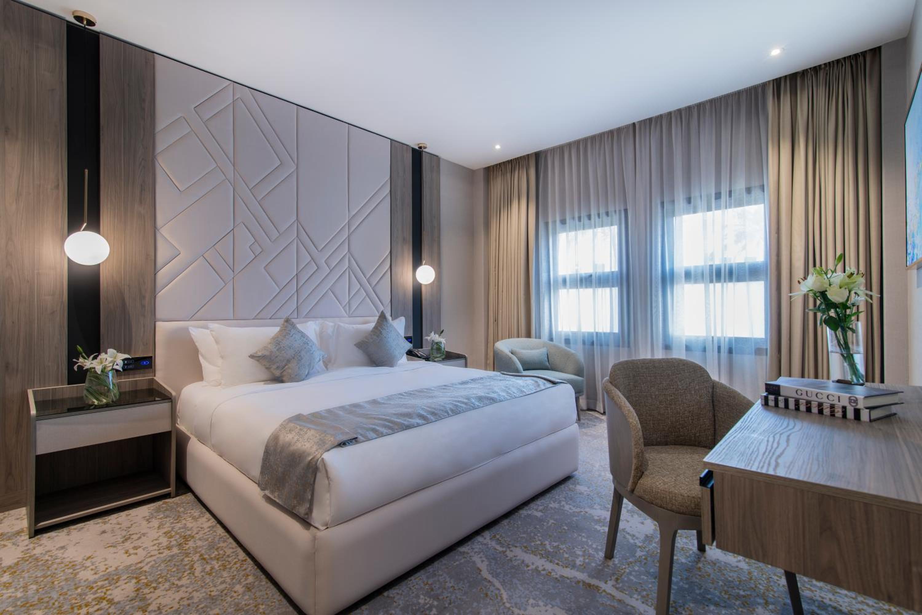 Deluxe King Room - Photo 2