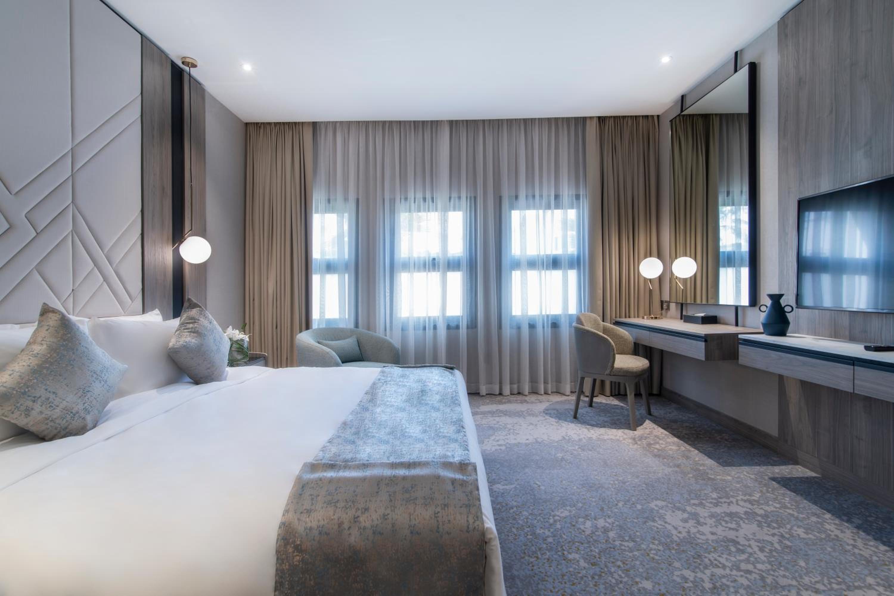 Deluxe King Room - Photo 3