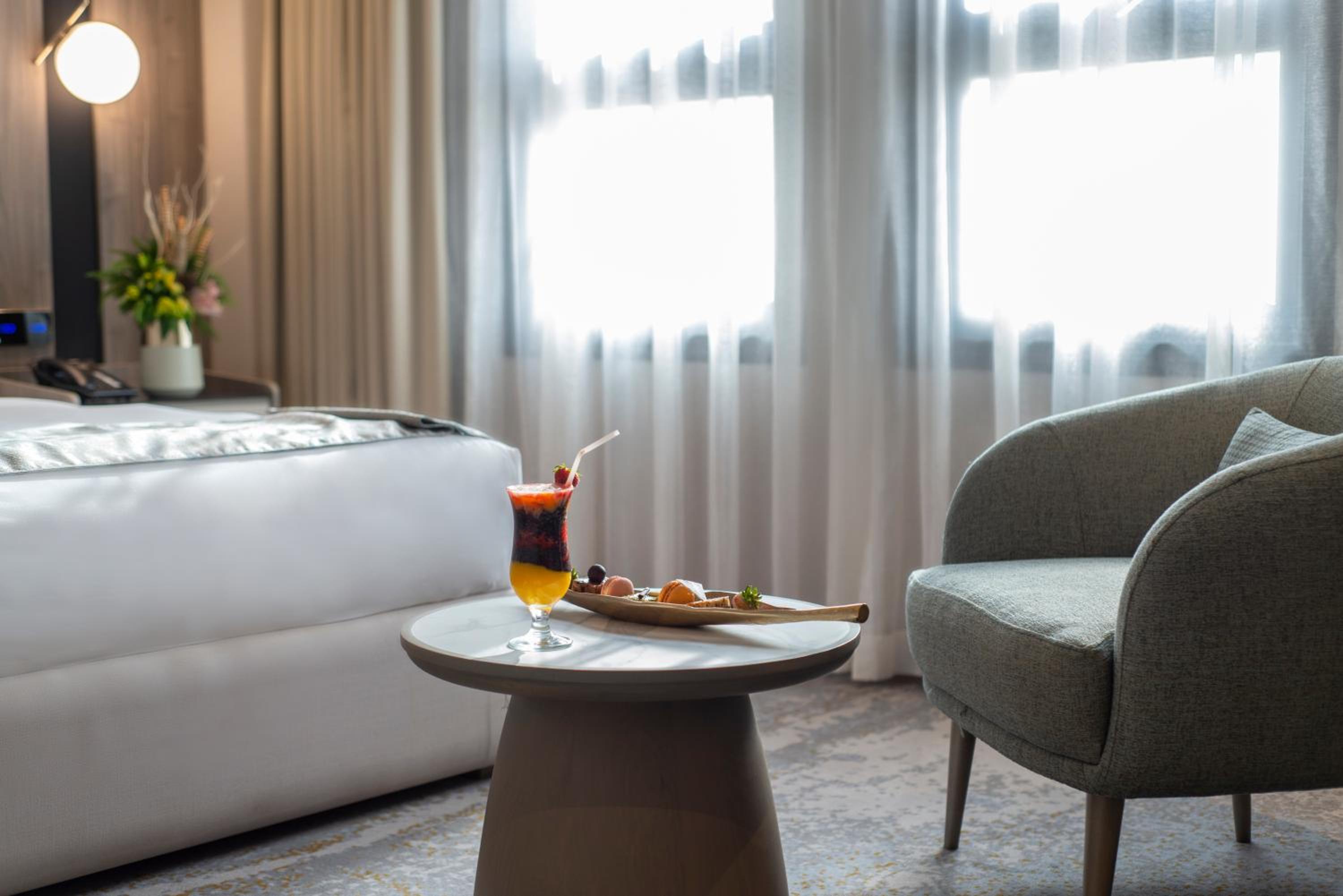 Deluxe King Room - Photo 6