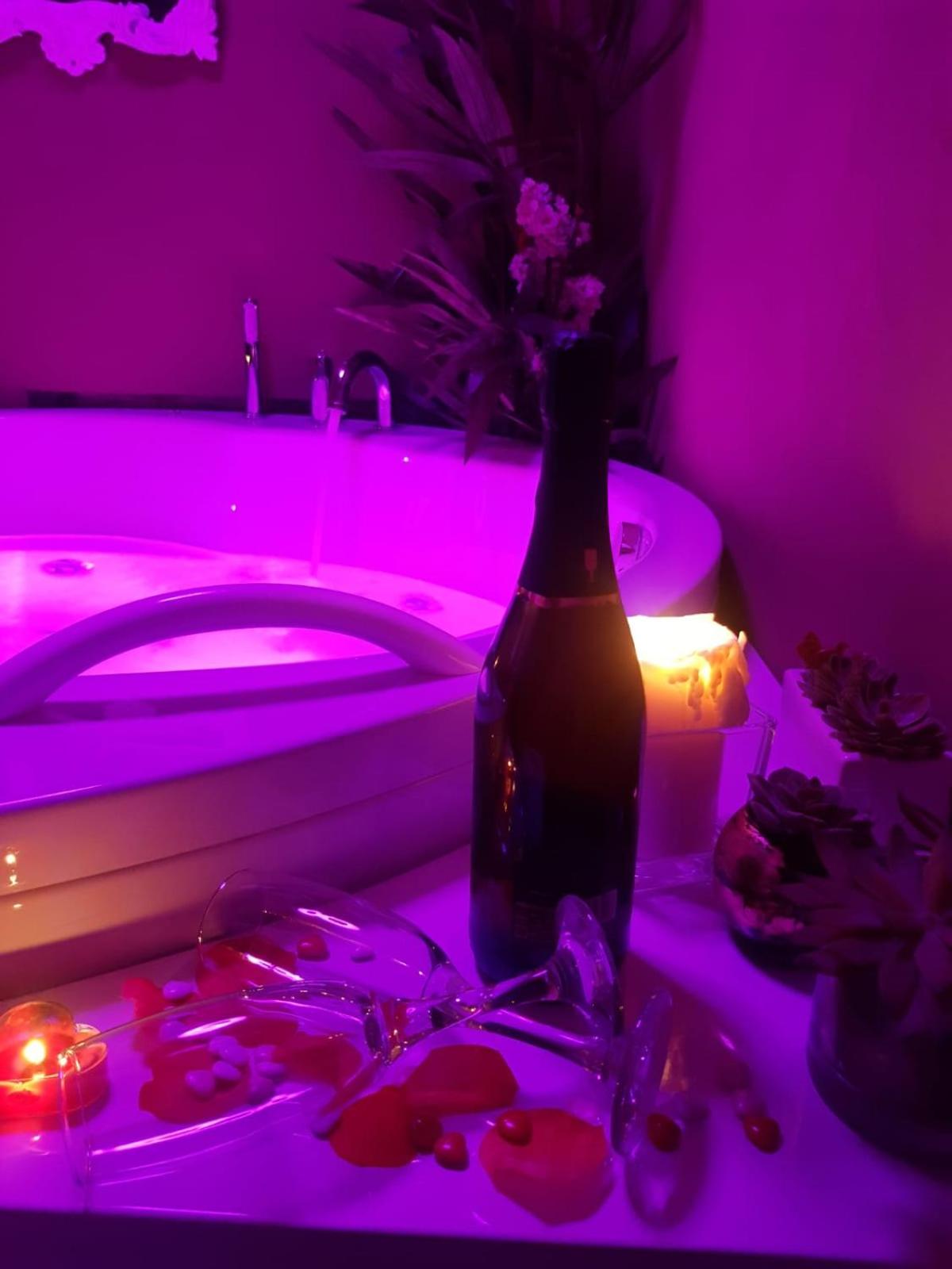 Suite with Spa Bath photo 3