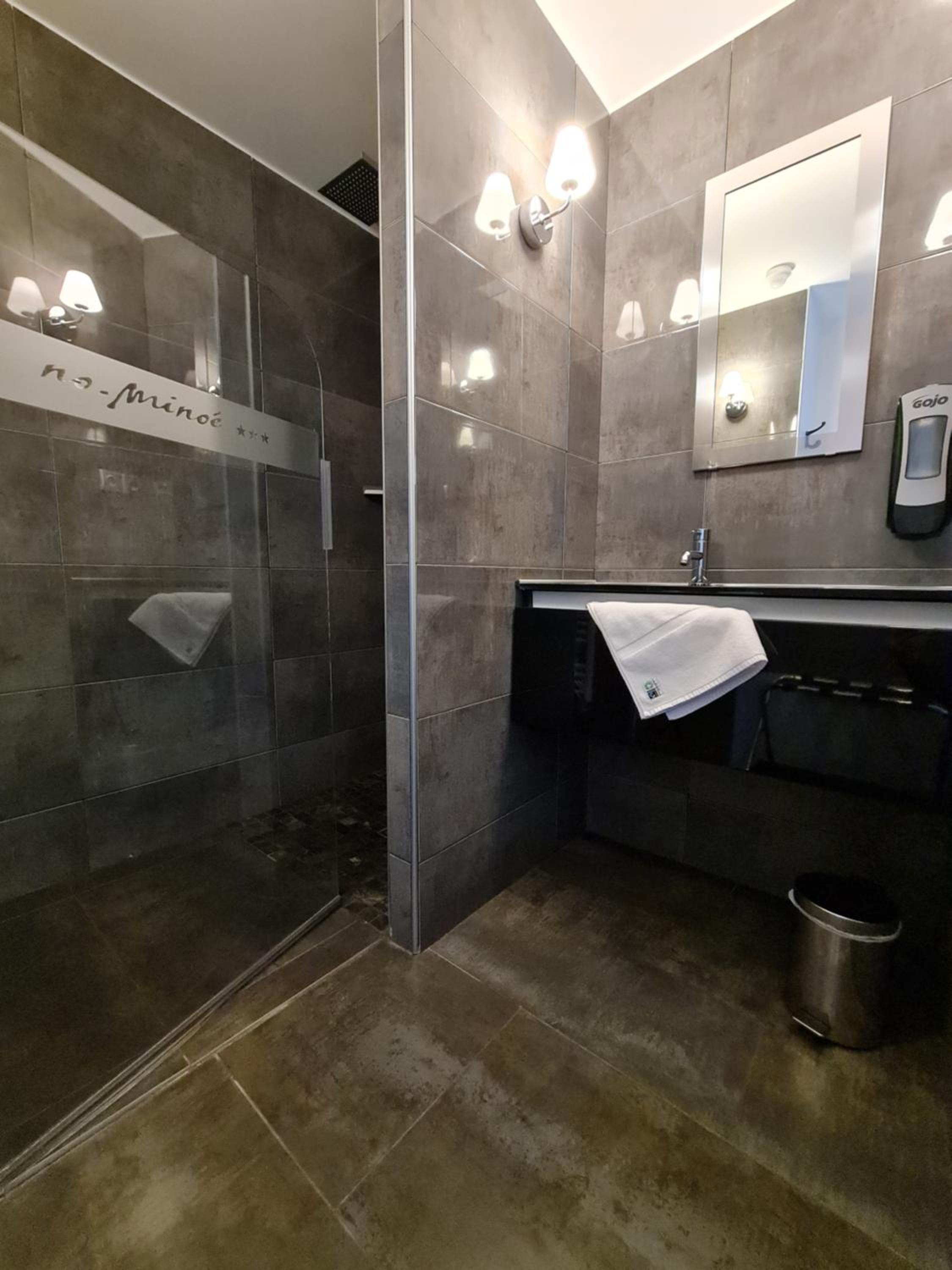 Double Room - Photo 2