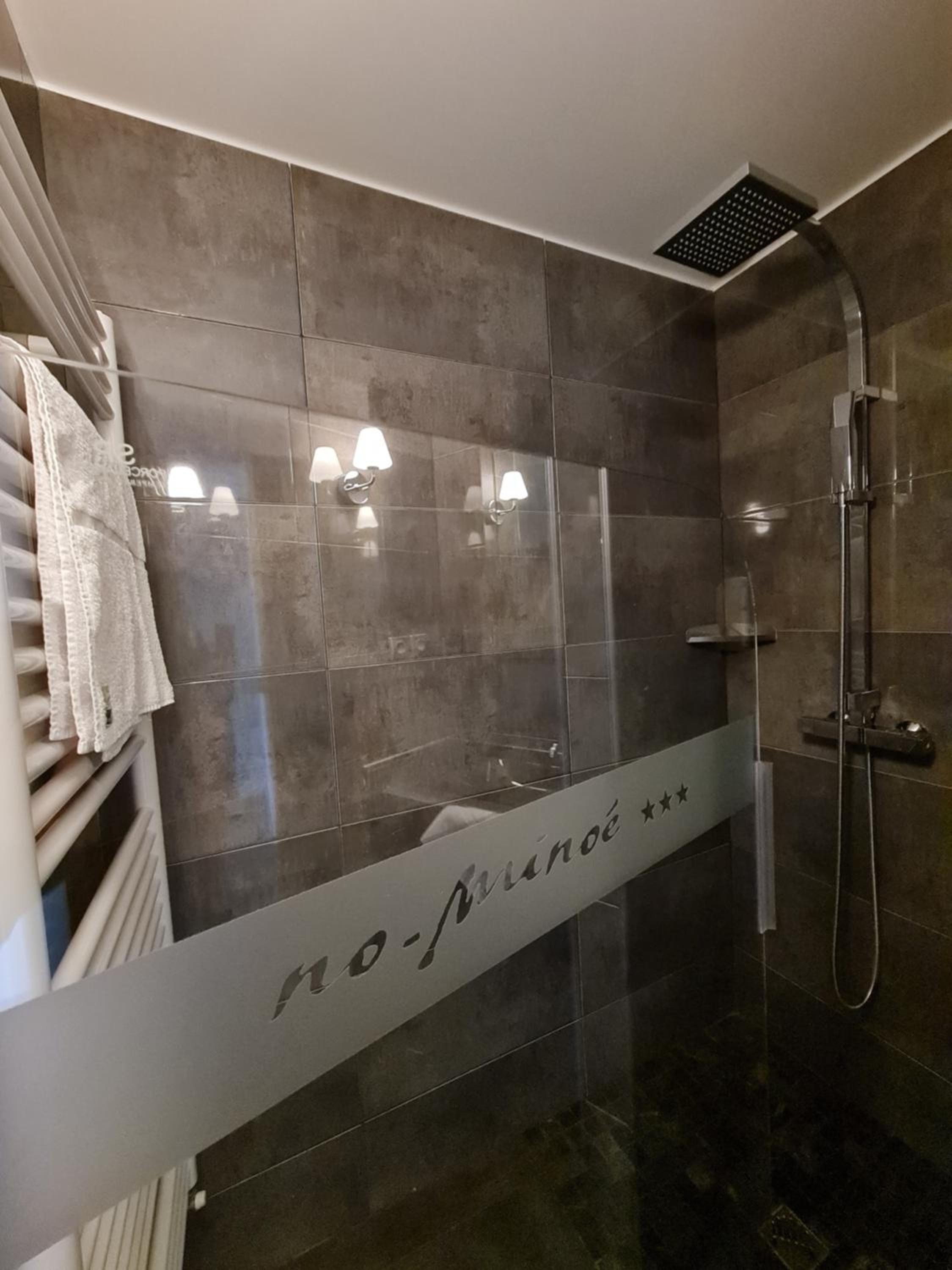 Double Room - Photo 5