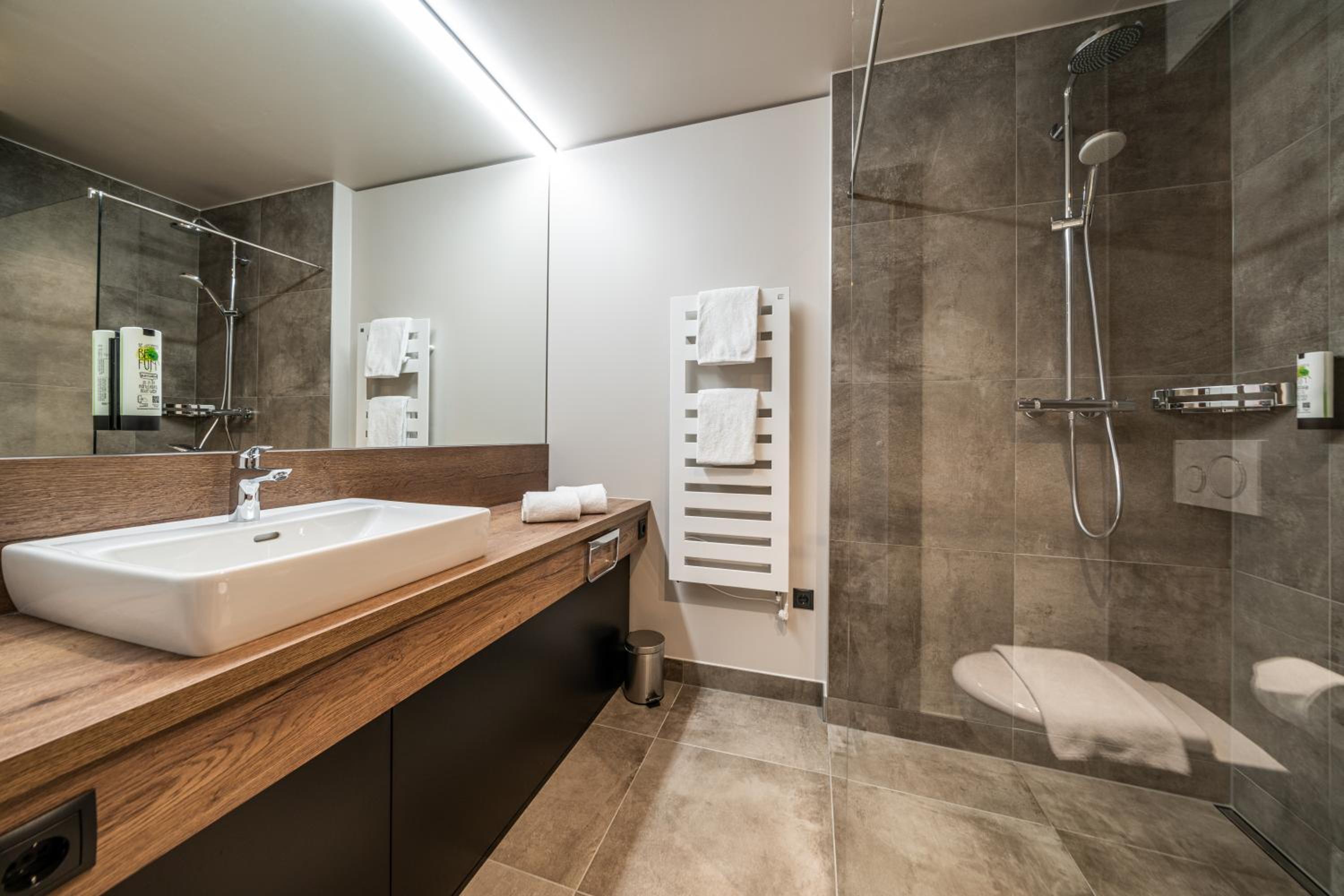 Double or Twin Room - Photo 7