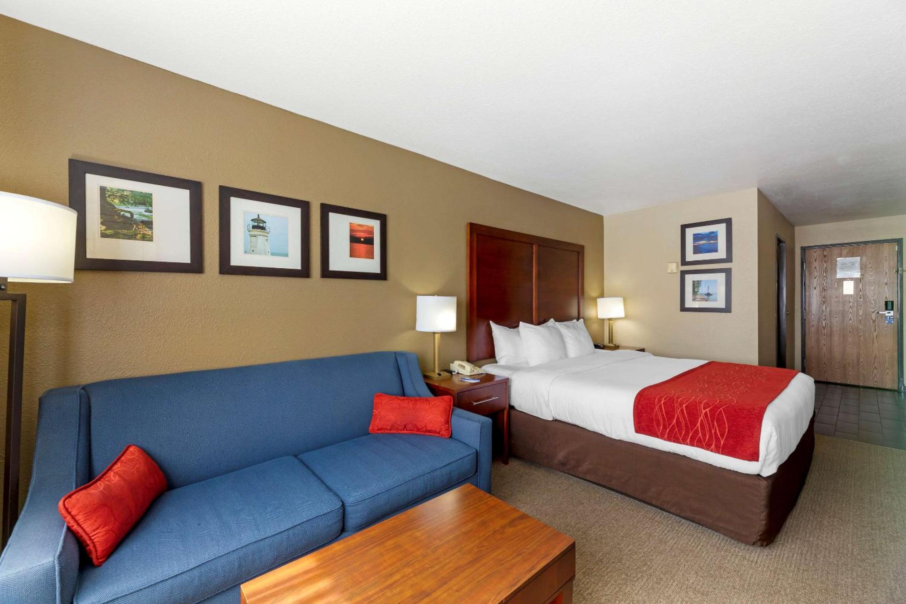 King Room with Sofa Bed and River View - Non-Smoking photo 1