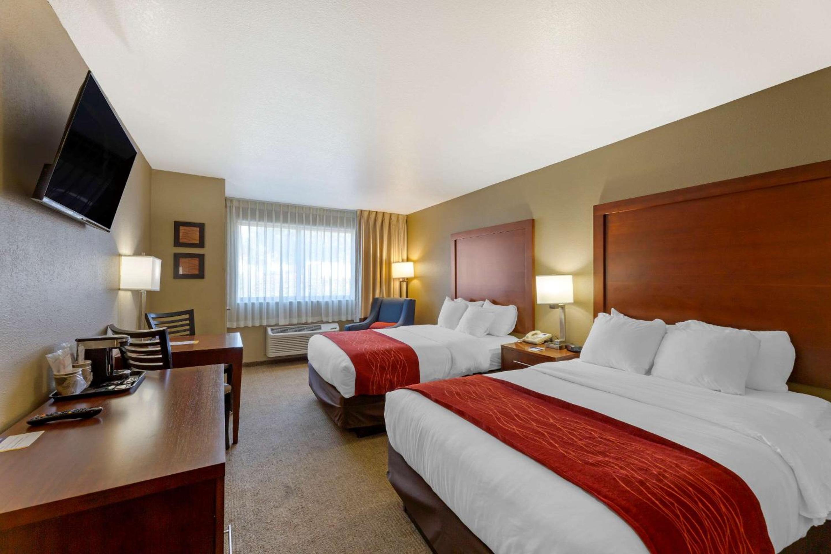 Double Room With Two Double Beds - Non-Smoking photo 1