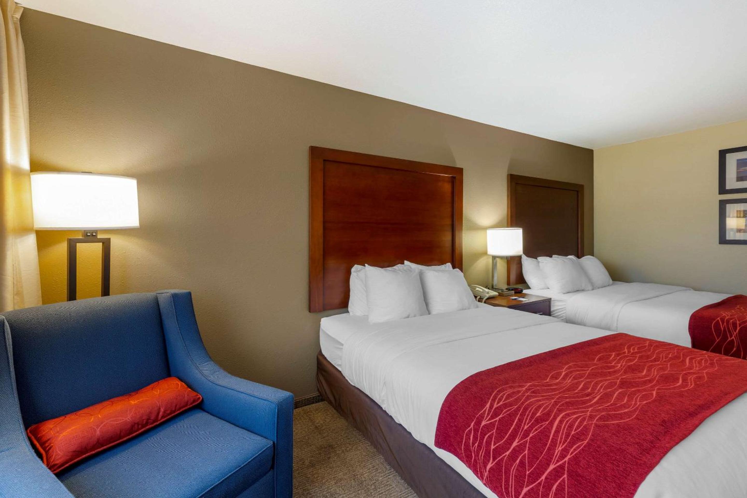 Double Room With Two Double Beds - Accessible/Non-Smoking photo 1