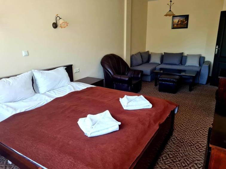 Two-Bedroom Suite with Balcony photo 1