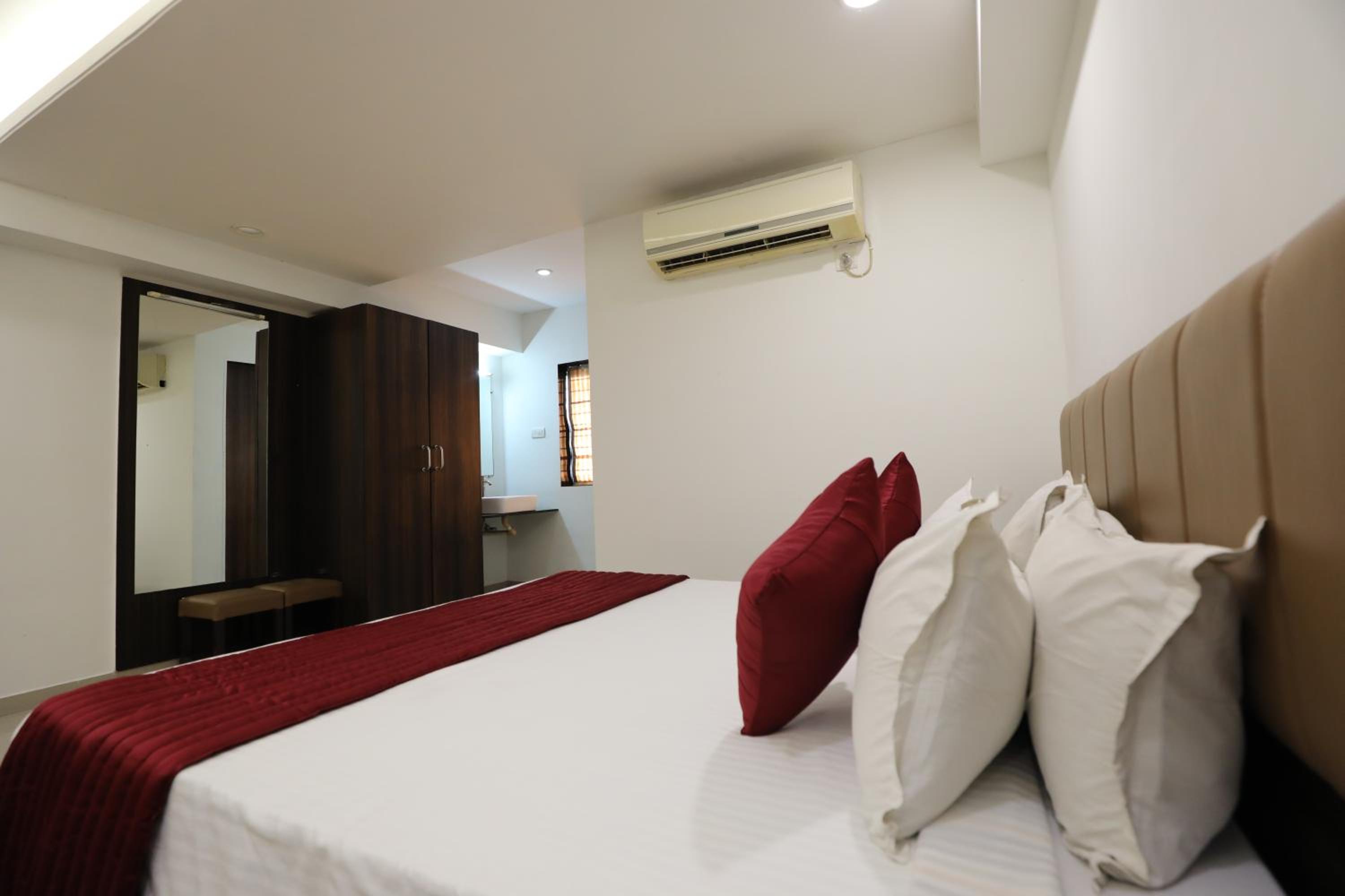 Deluxe Room - Photo 21