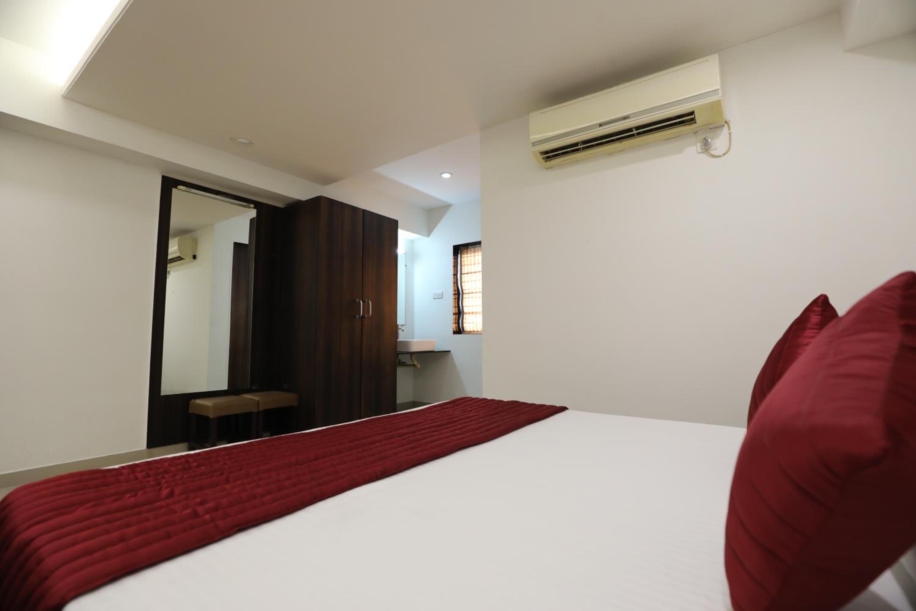Deluxe Room - Photo 20