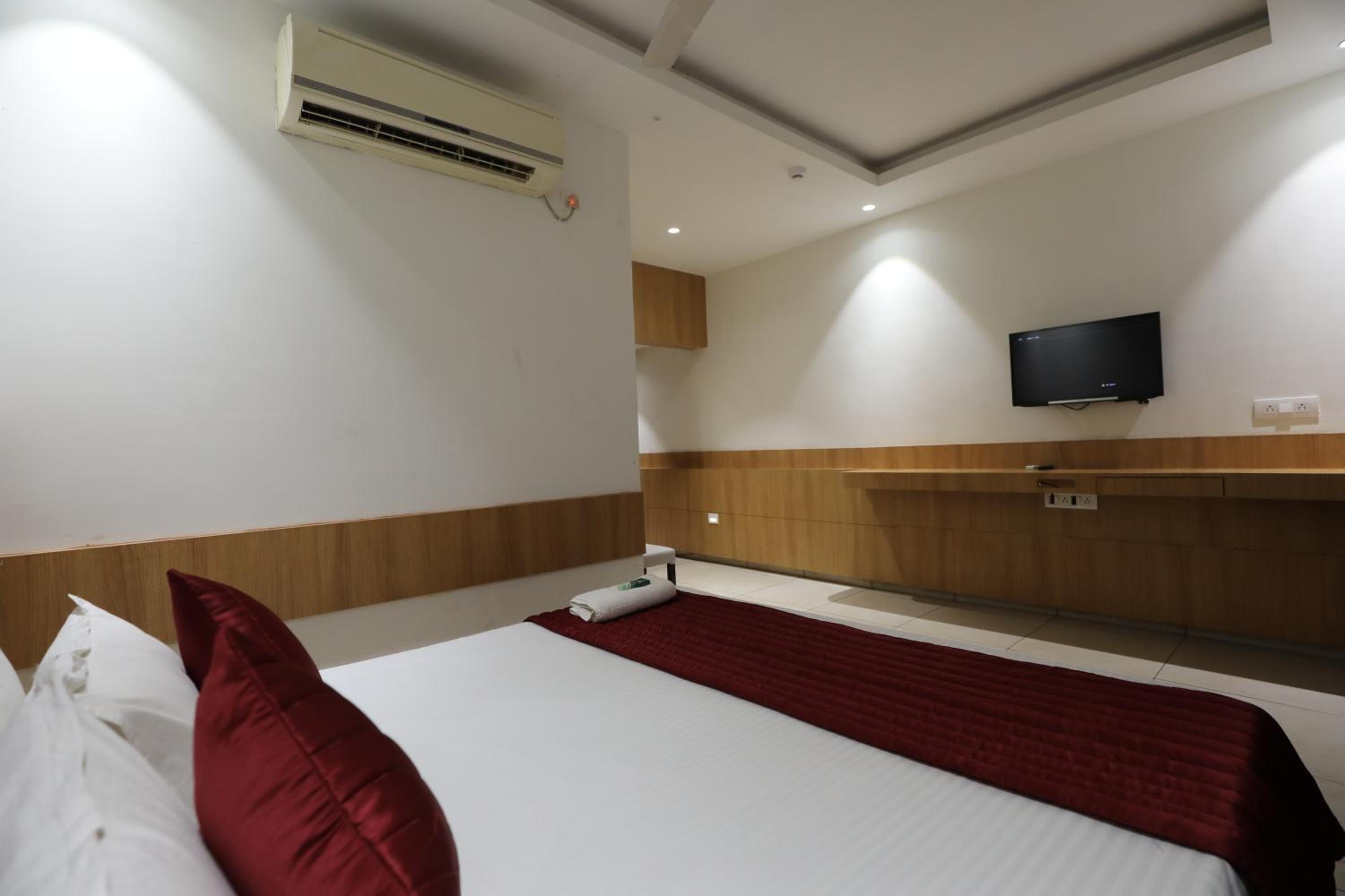 Deluxe Room - Photo 19