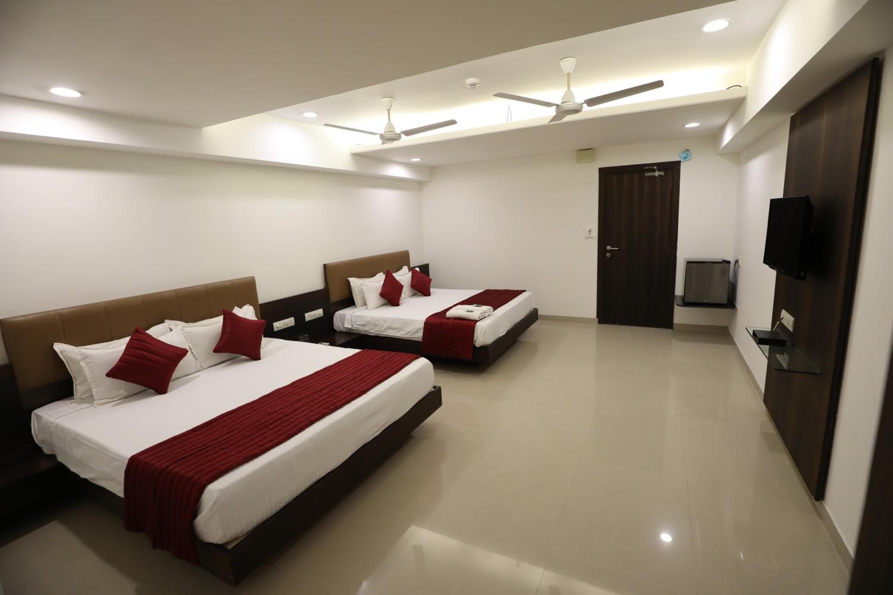 Quadruple Room - Photo 12