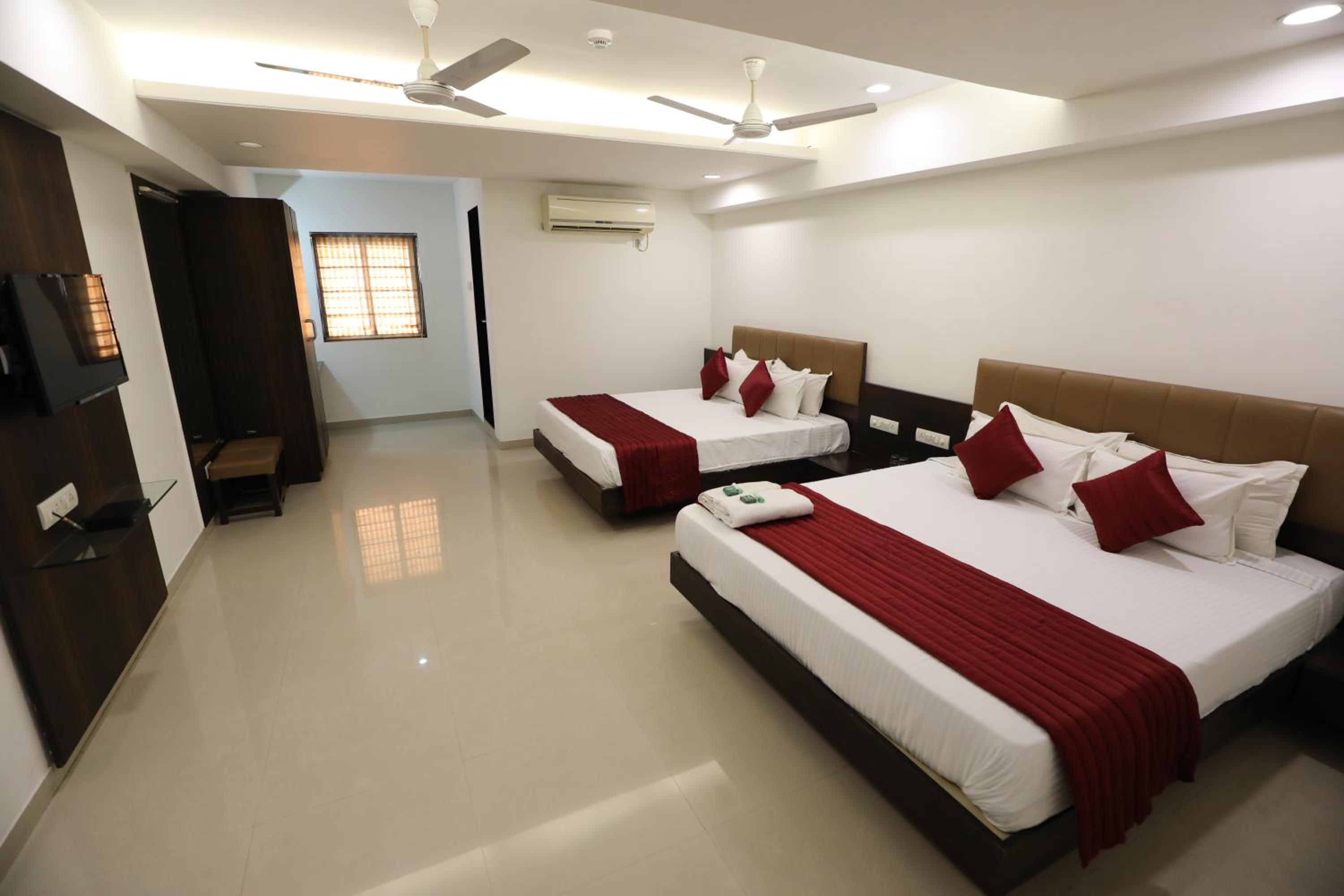 Quadruple Room - Photo 1