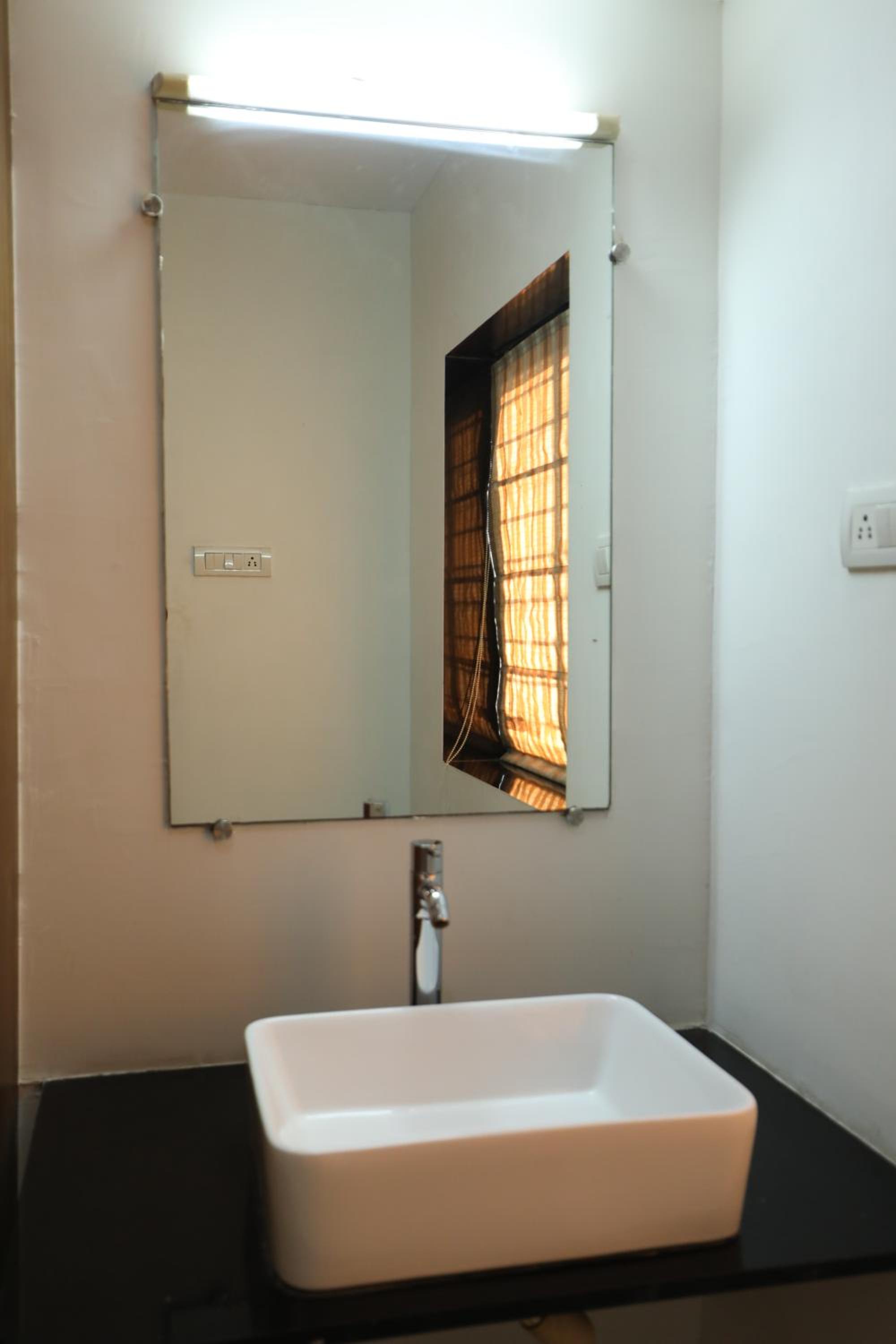 Deluxe Room - Photo 15