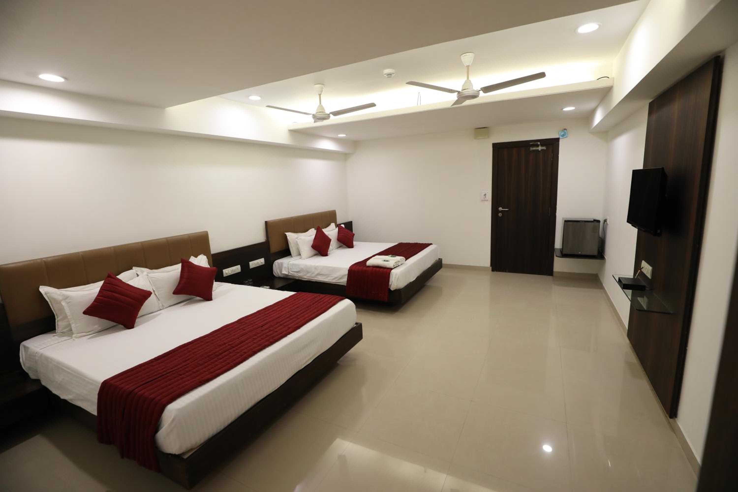 Quadruple Room - Photo 9
