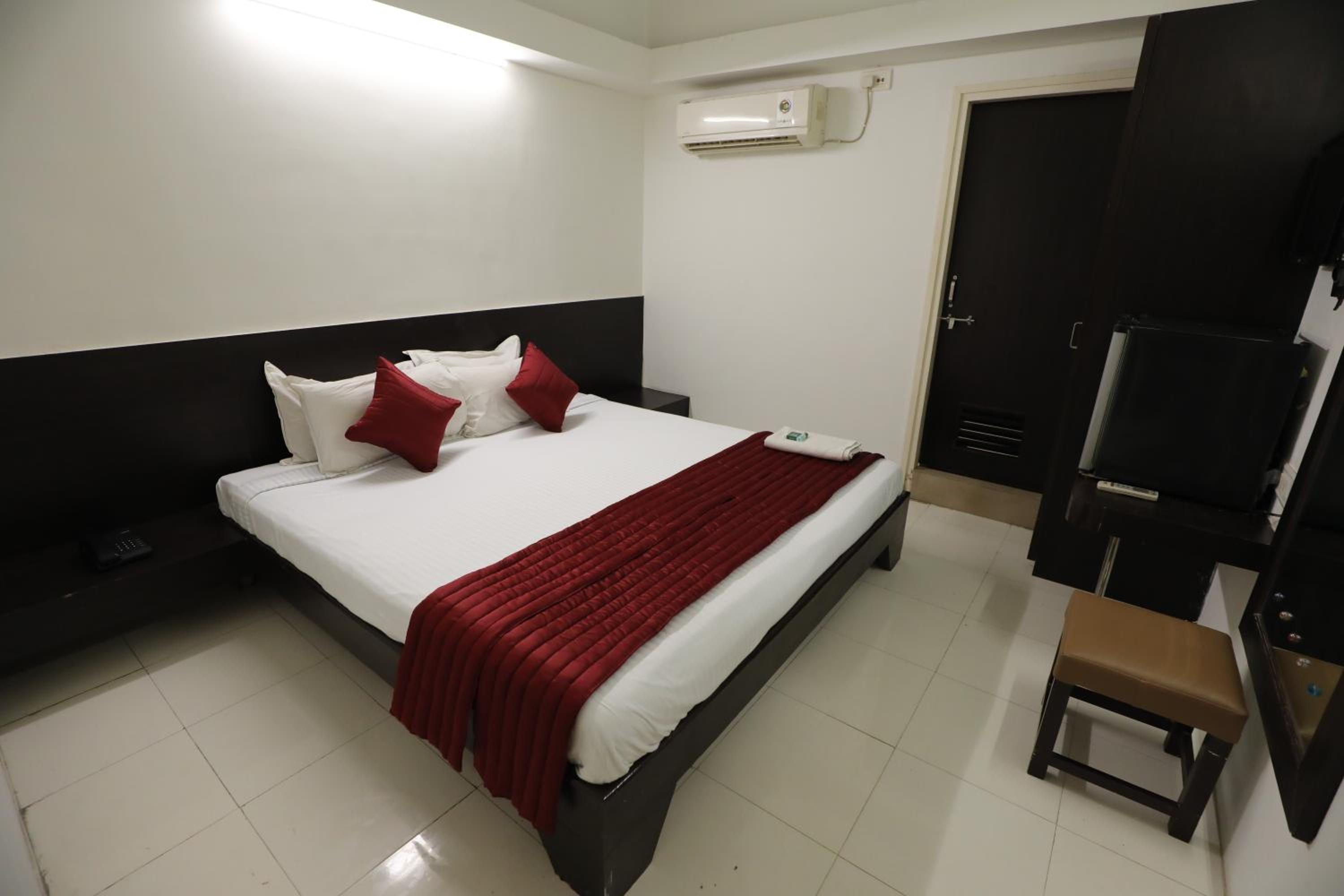 Deluxe Room - Photo 14
