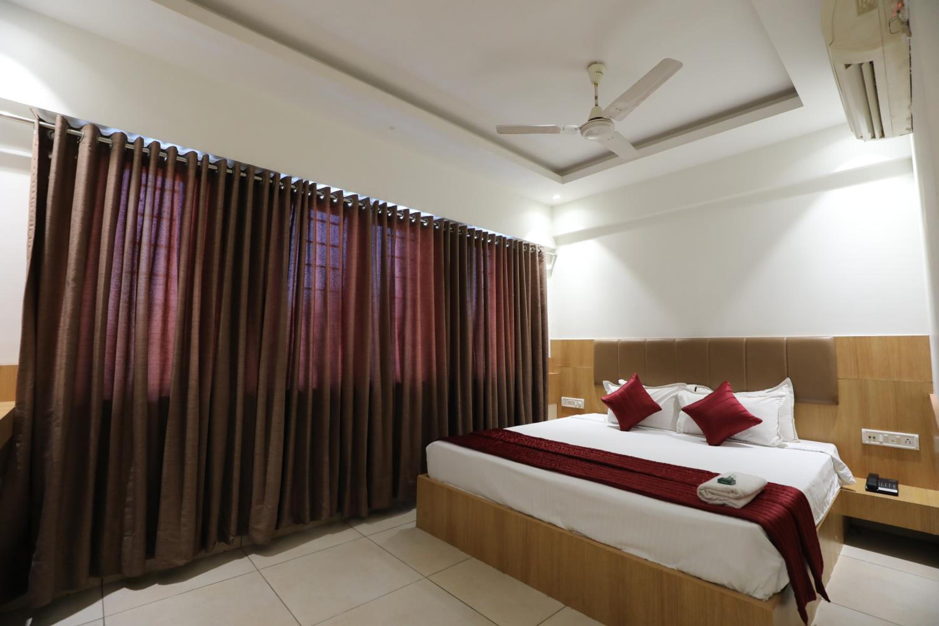 Deluxe Room - Photo 1