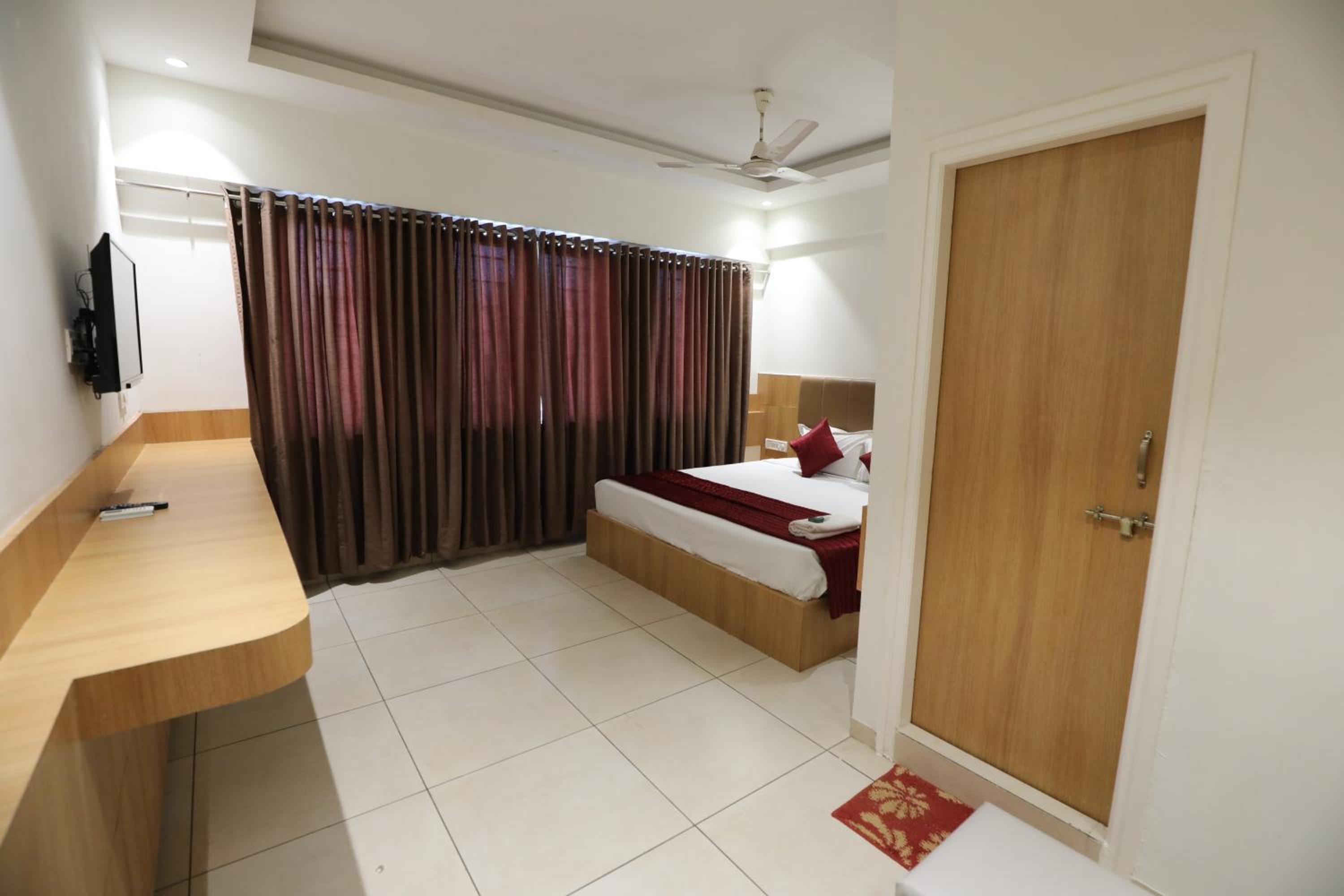 Deluxe Room - Photo 9