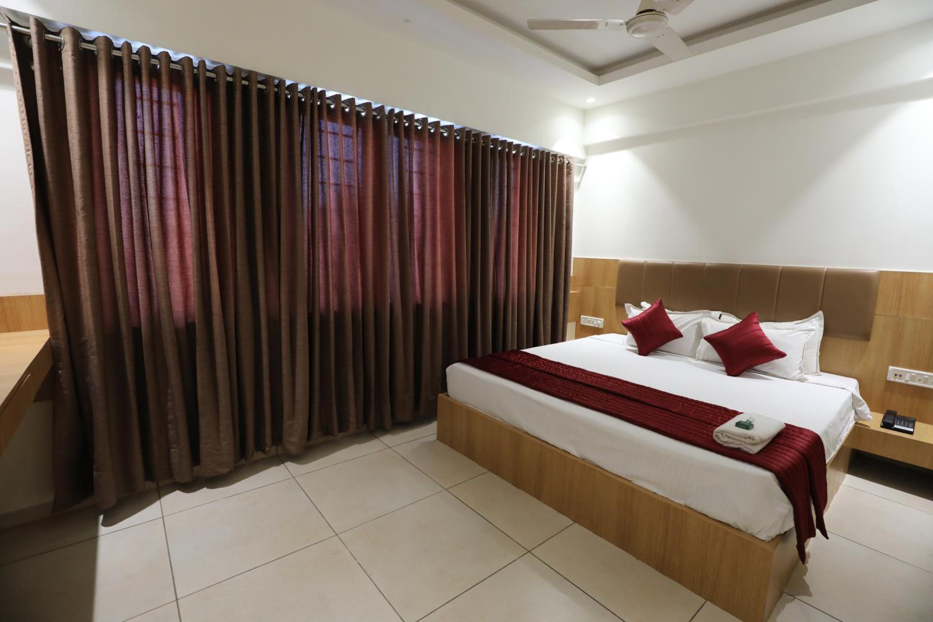 Deluxe Room - Photo 8