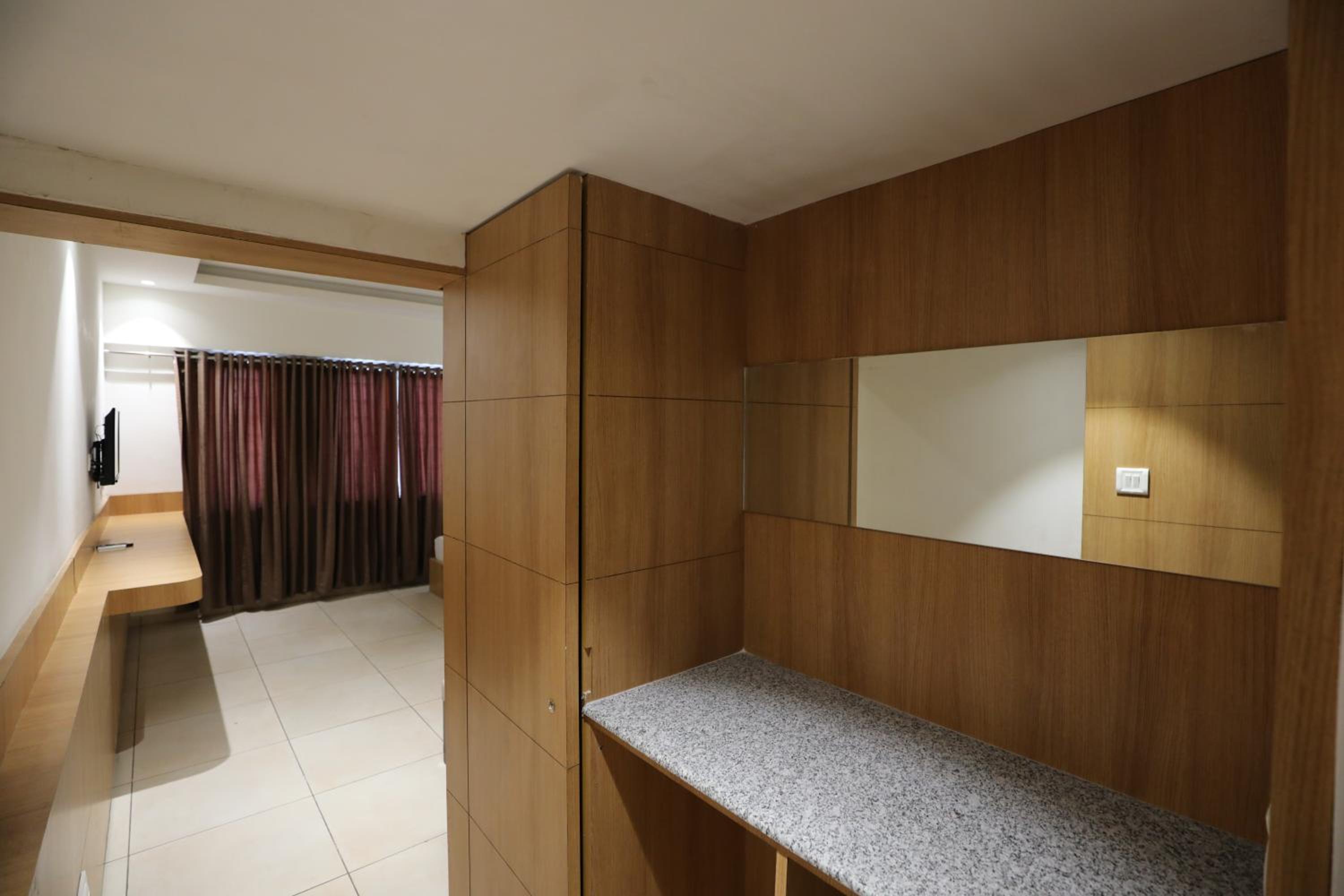 Deluxe Room - Photo 7