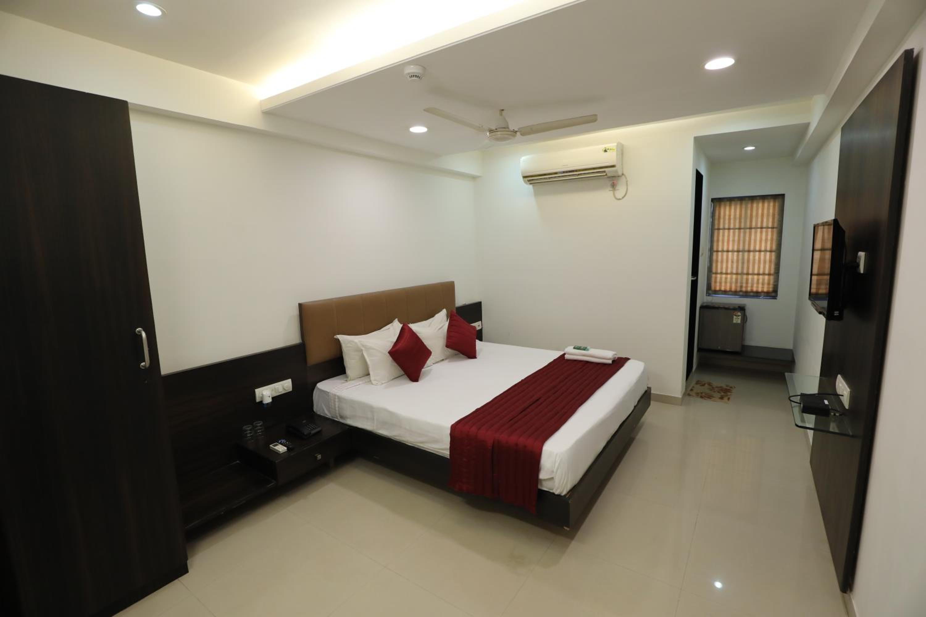 Budget Double Room photo 3