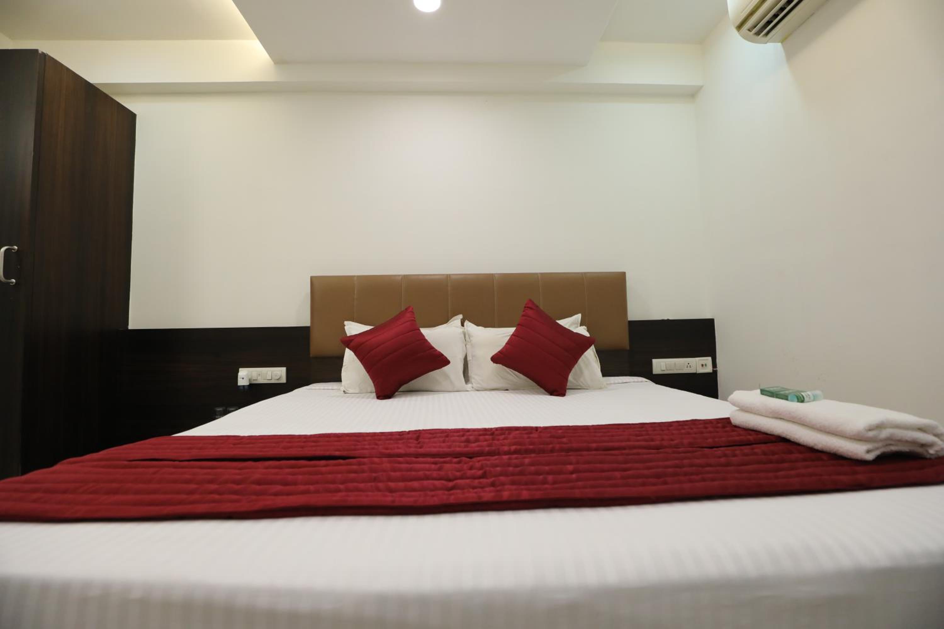 Deluxe Room - Photo 5