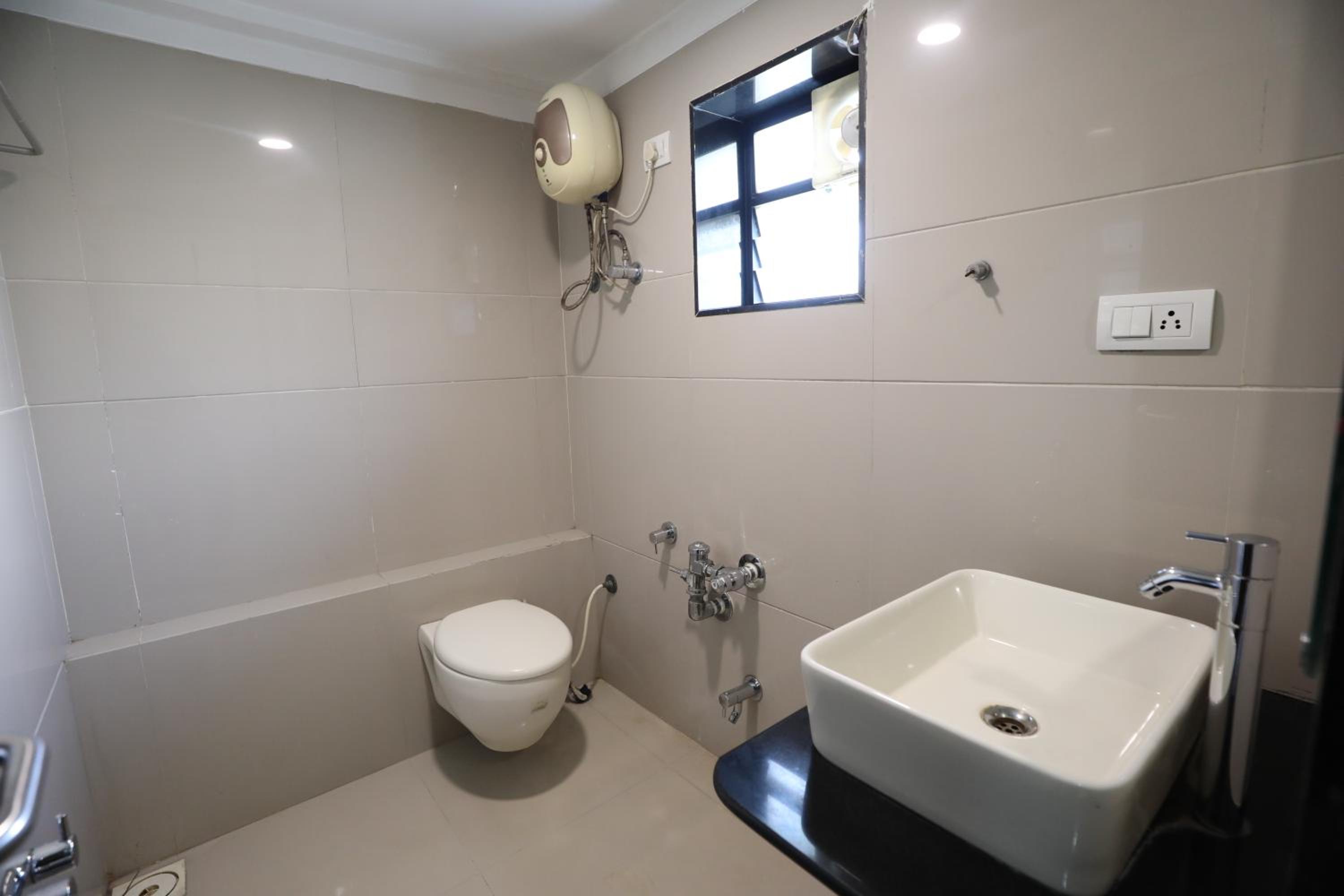 Quadruple Room - Photo 15