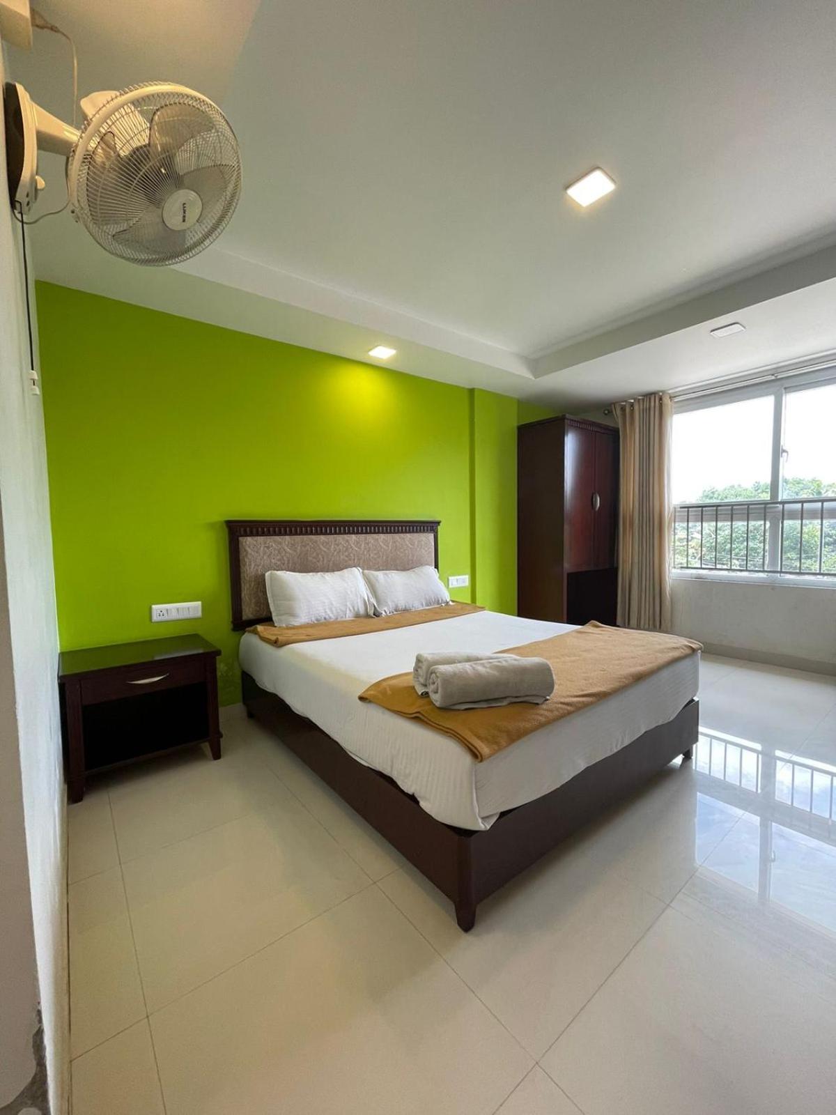 Suite - Photo 1