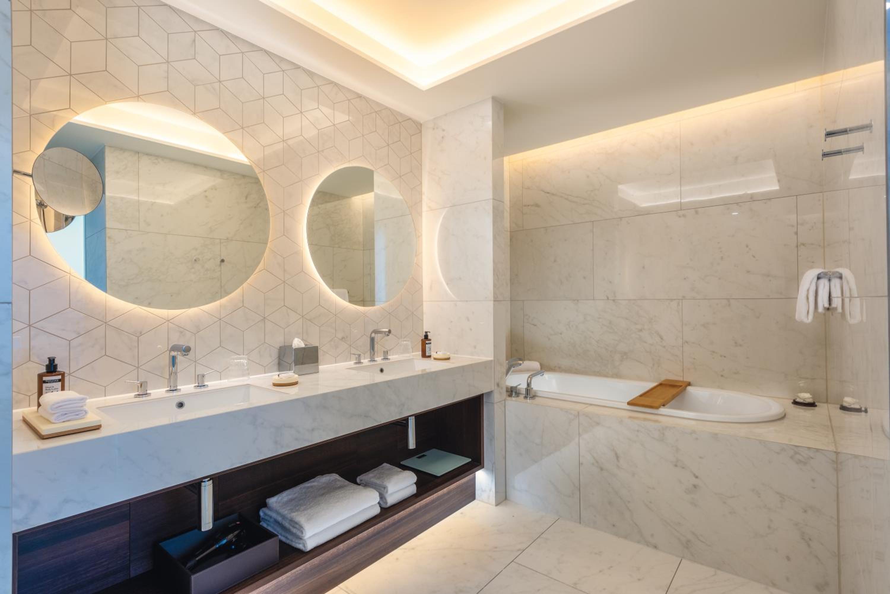 King Suite - High Floor - Photo 3