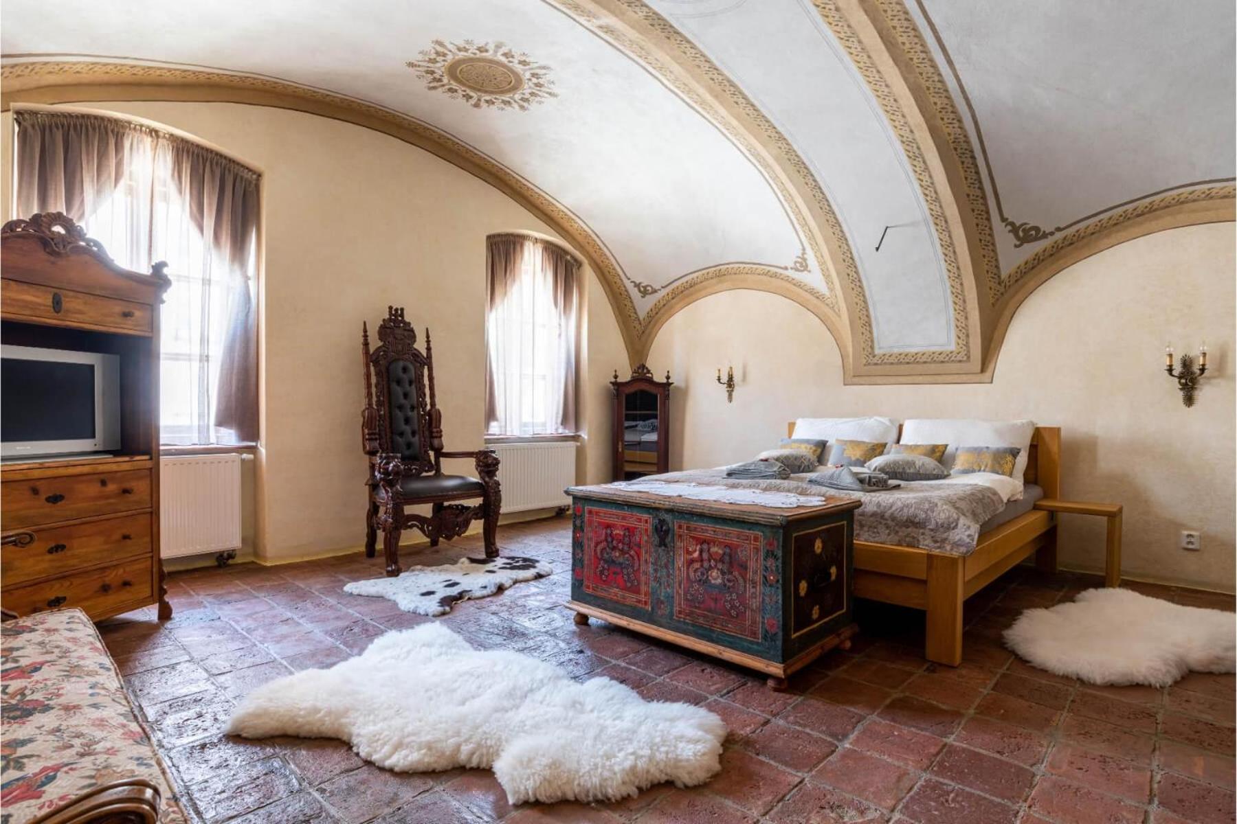 Superior Suite - Photo 10