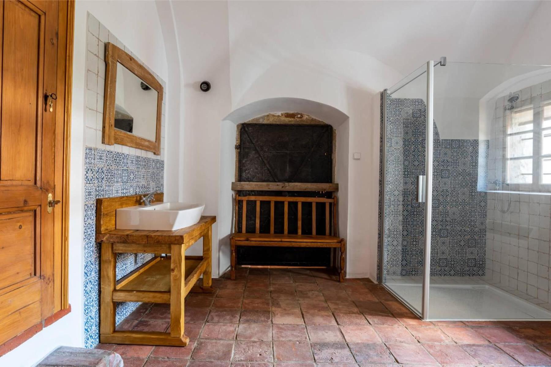 Superior Suite - Photo 6