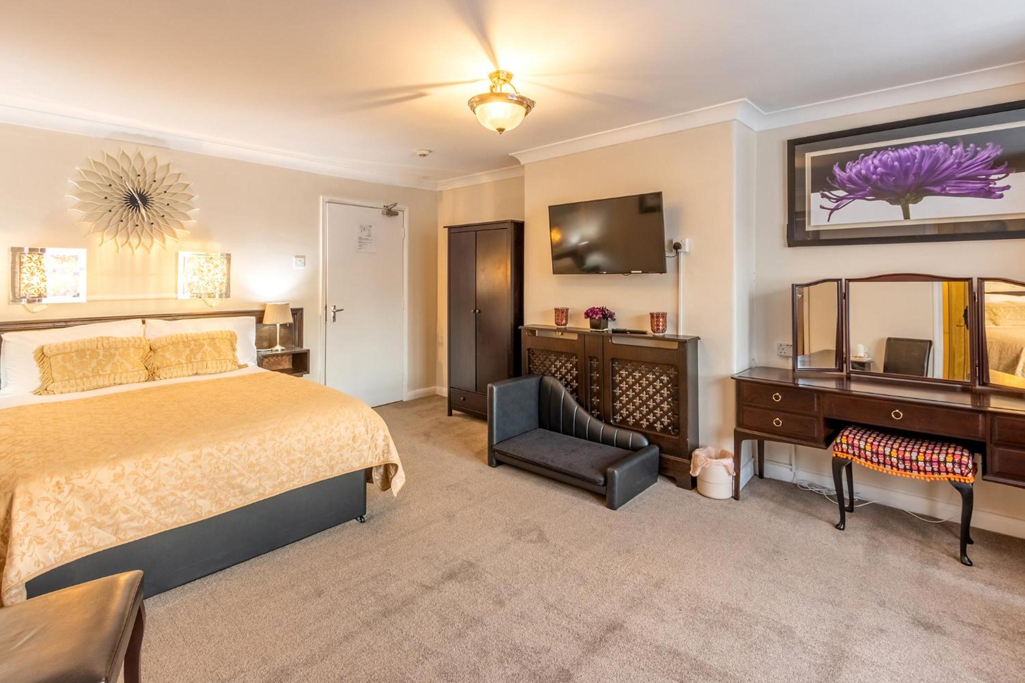Standard Family Room - Photo 3