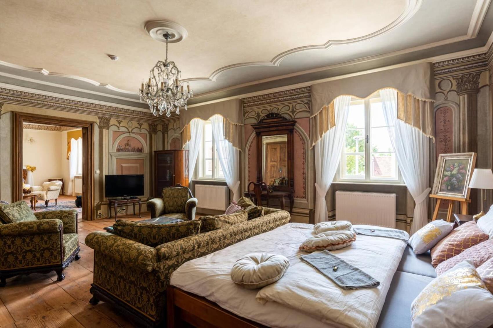 Deluxe Suite - Photo 10