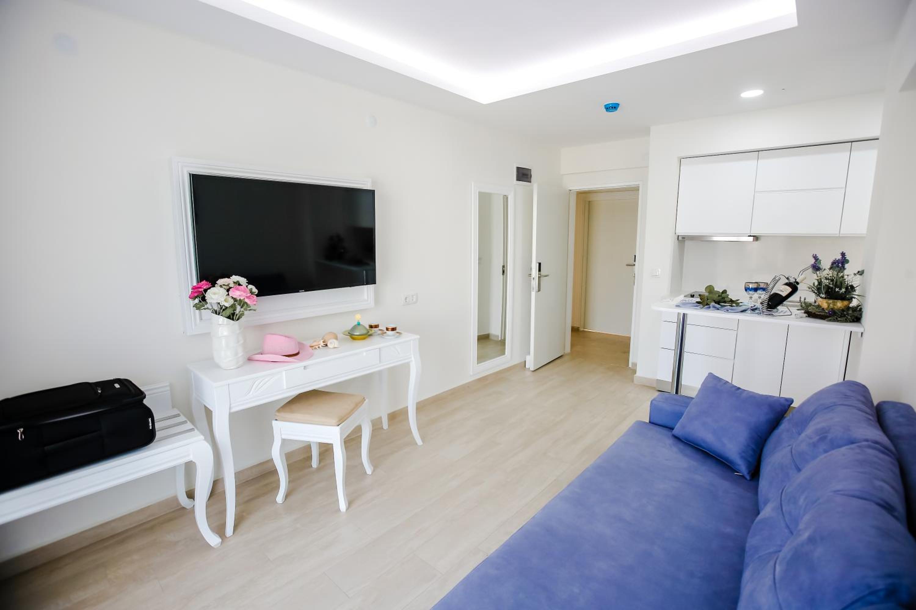 Suite with Balcony - Photo 8