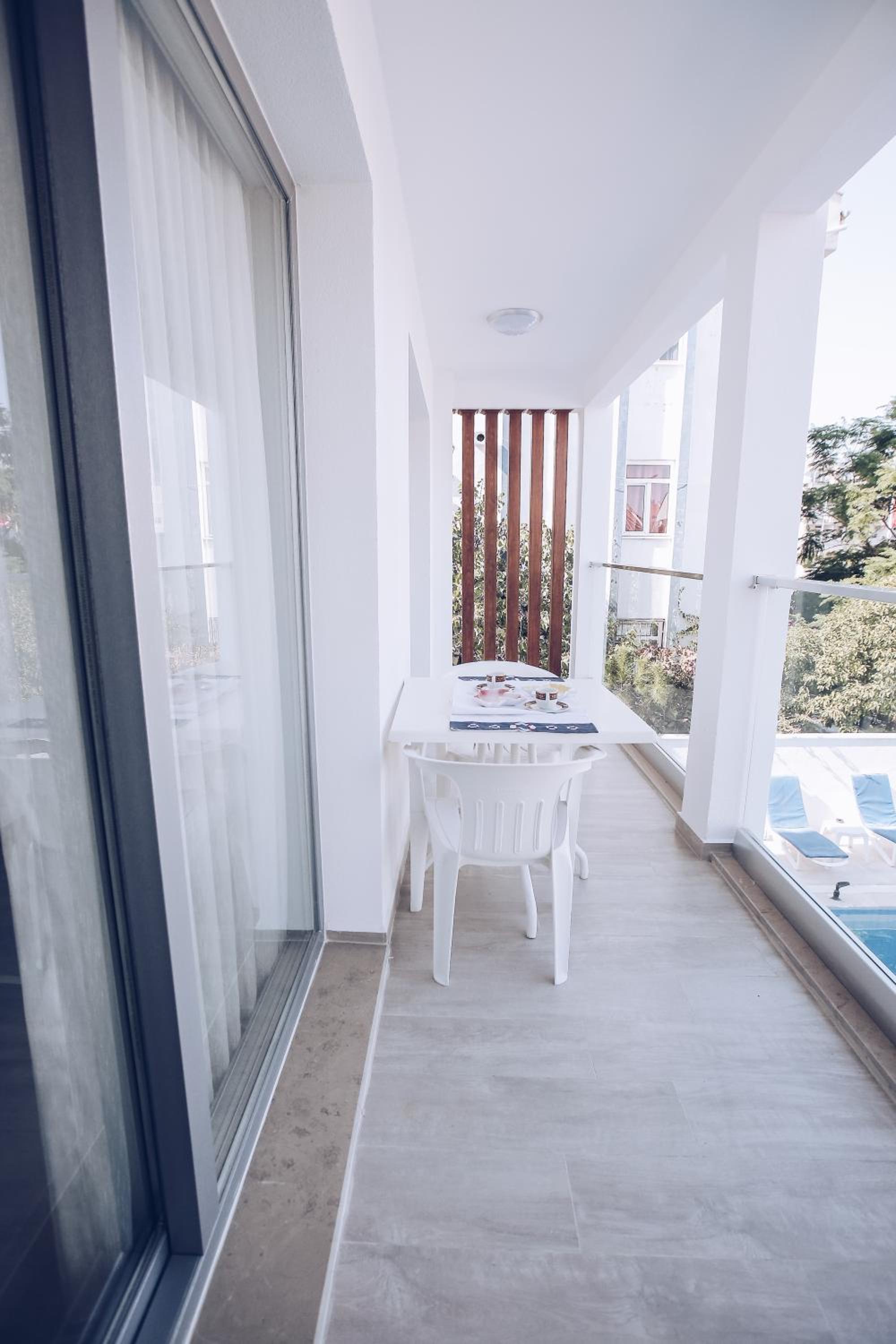 Suite with Balcony - Photo 4