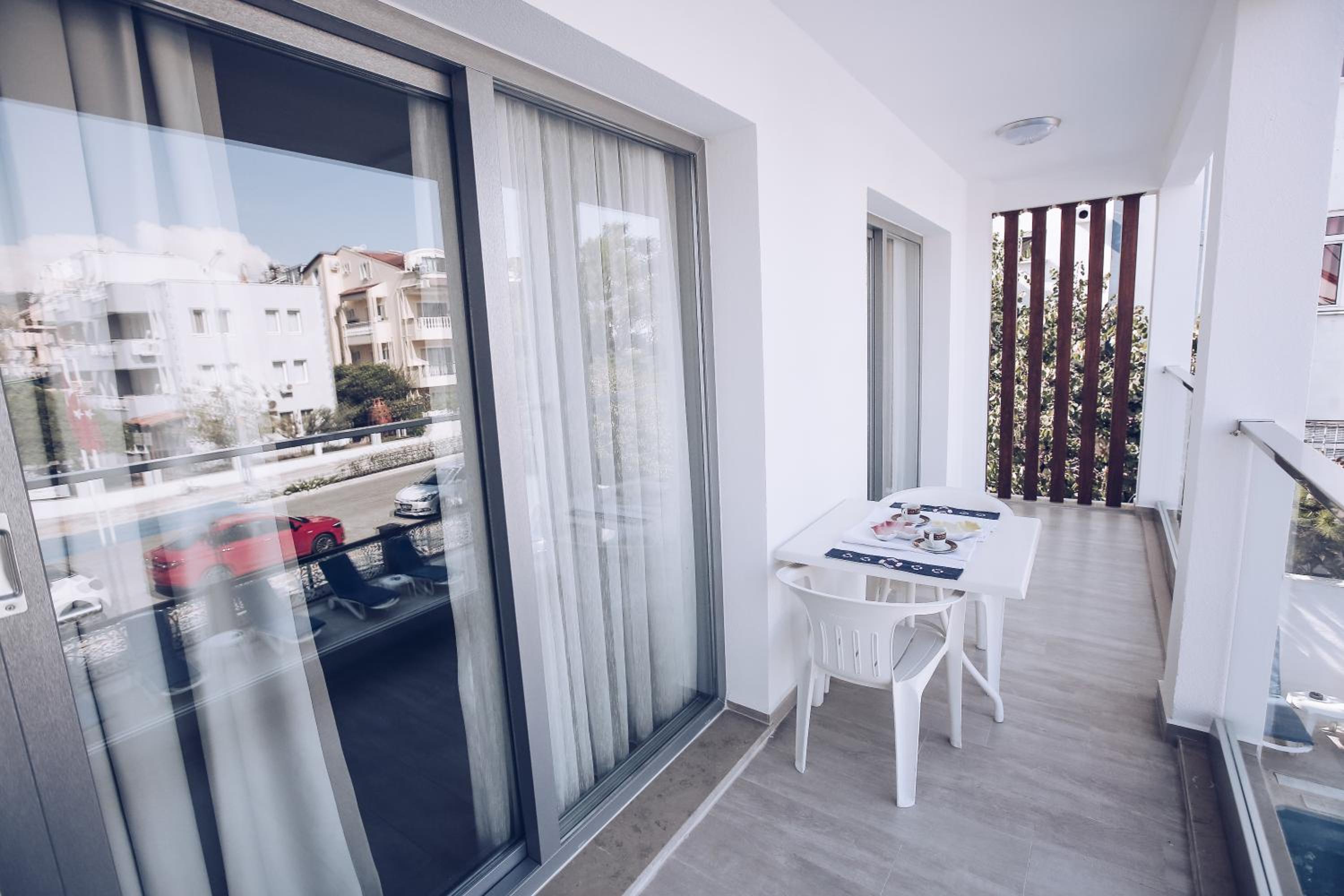 Suite with Balcony - Photo 3