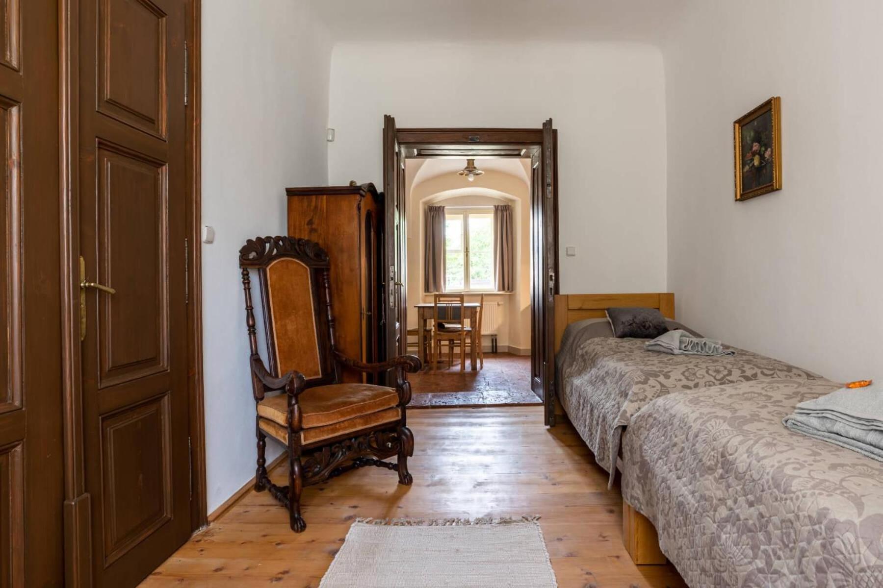 Standard Suite - Photo 8