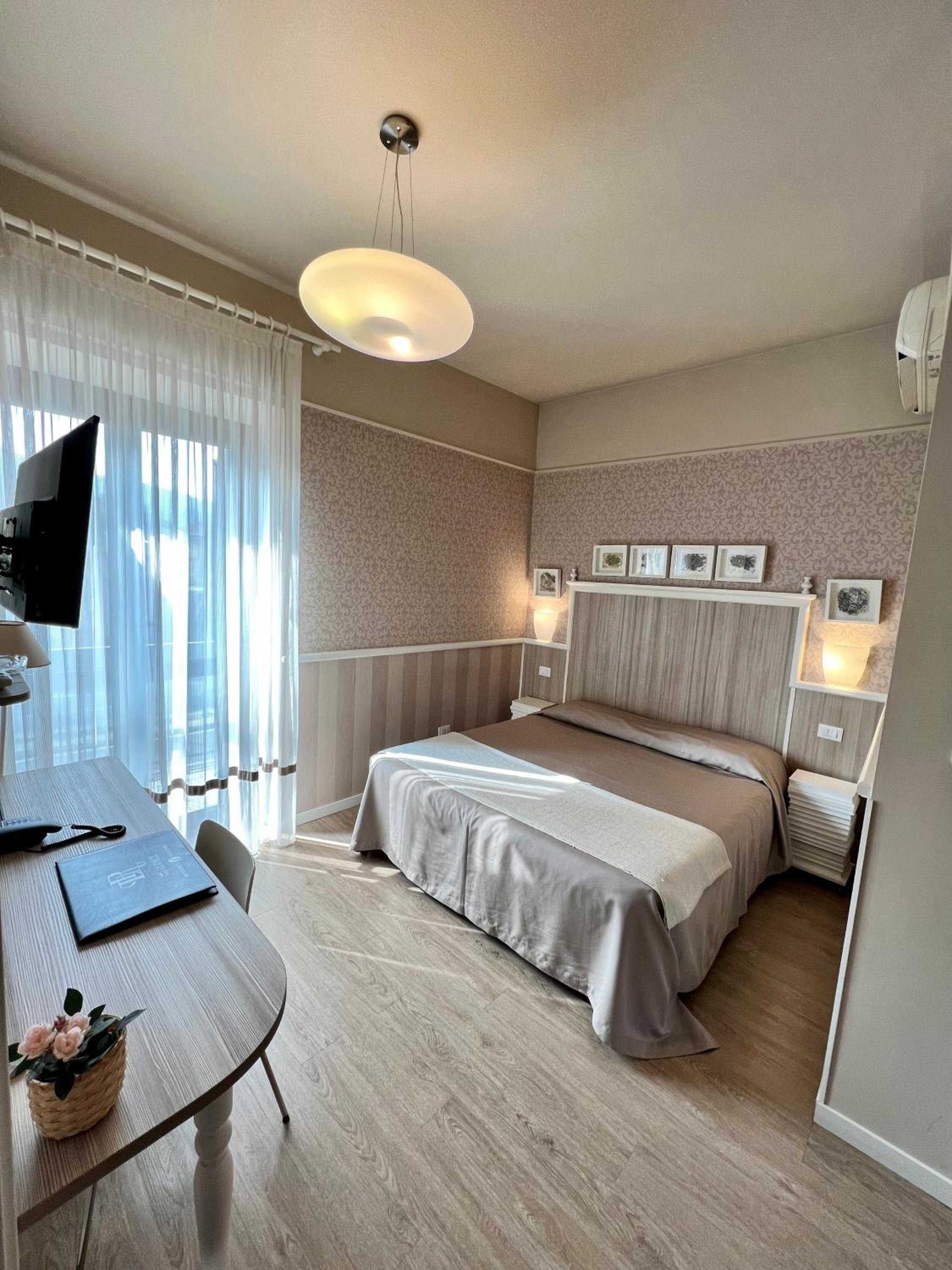 Double Room - Photo 2
