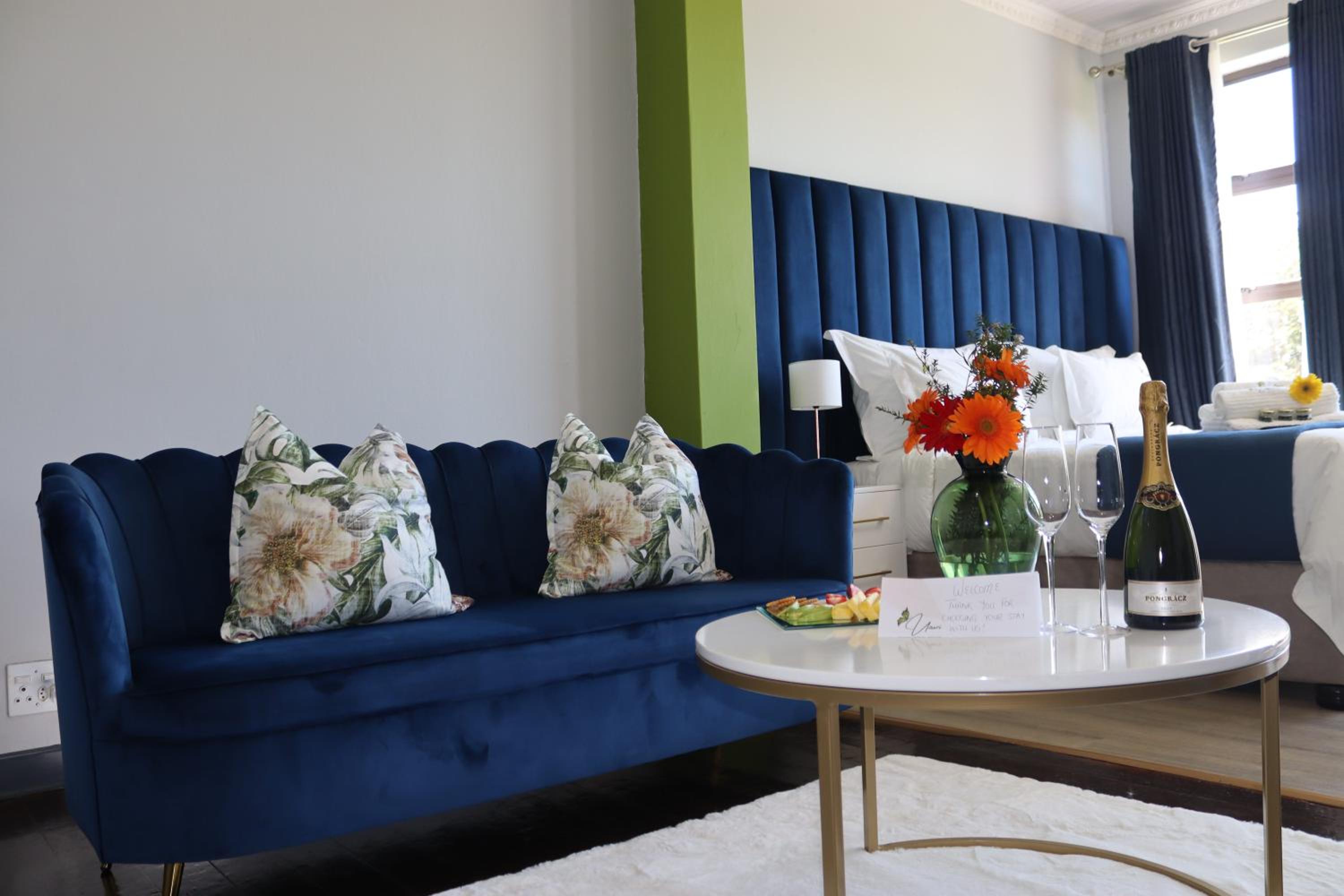 Executive Suite - Photo 4