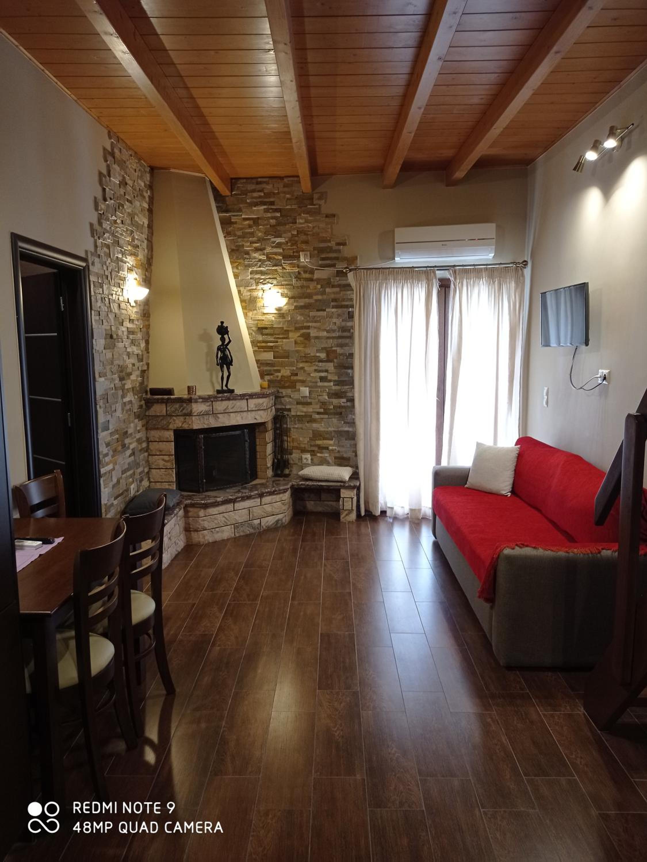 Deluxe Family Room photo 1