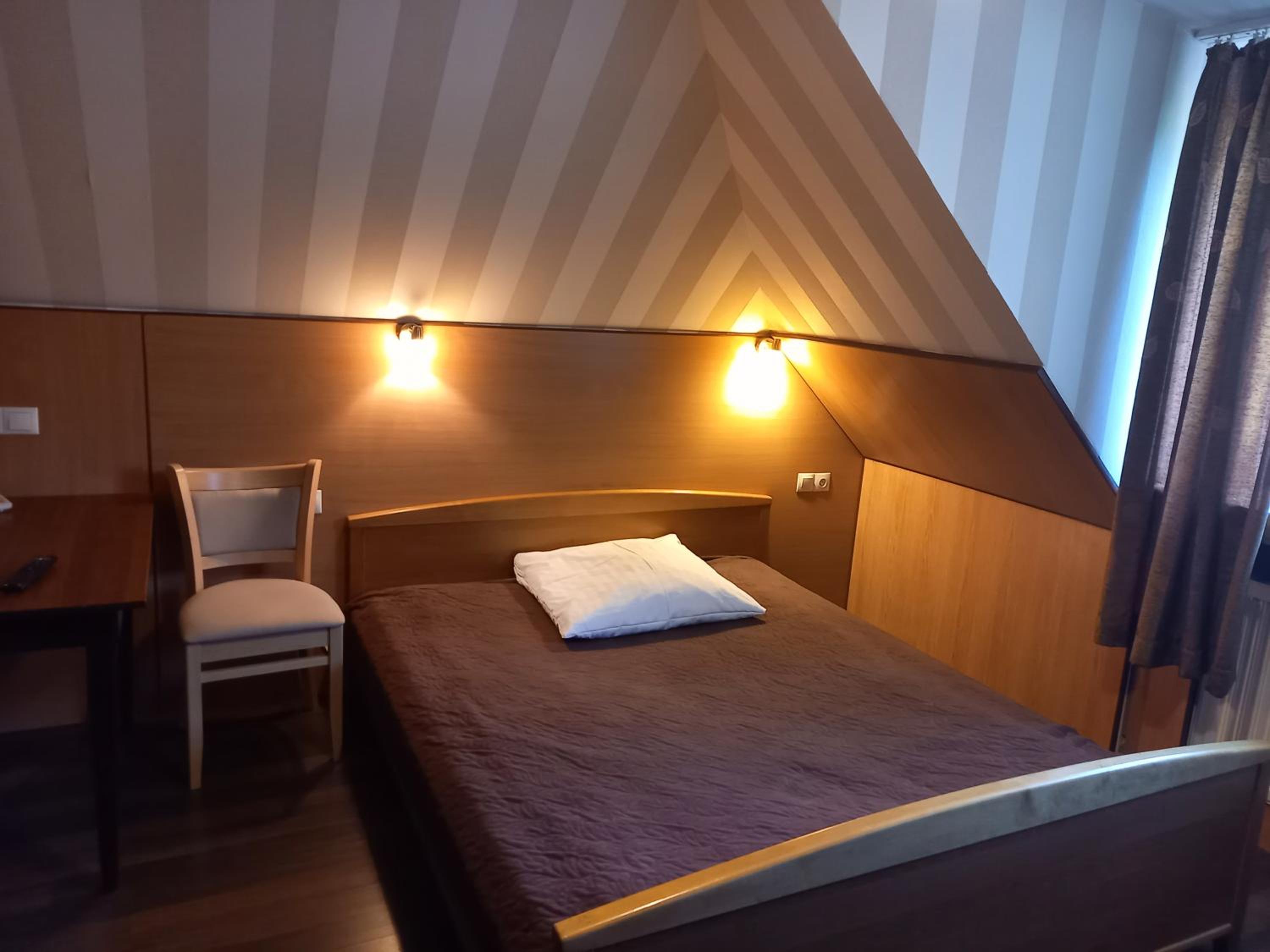 Small Single Room photo 2