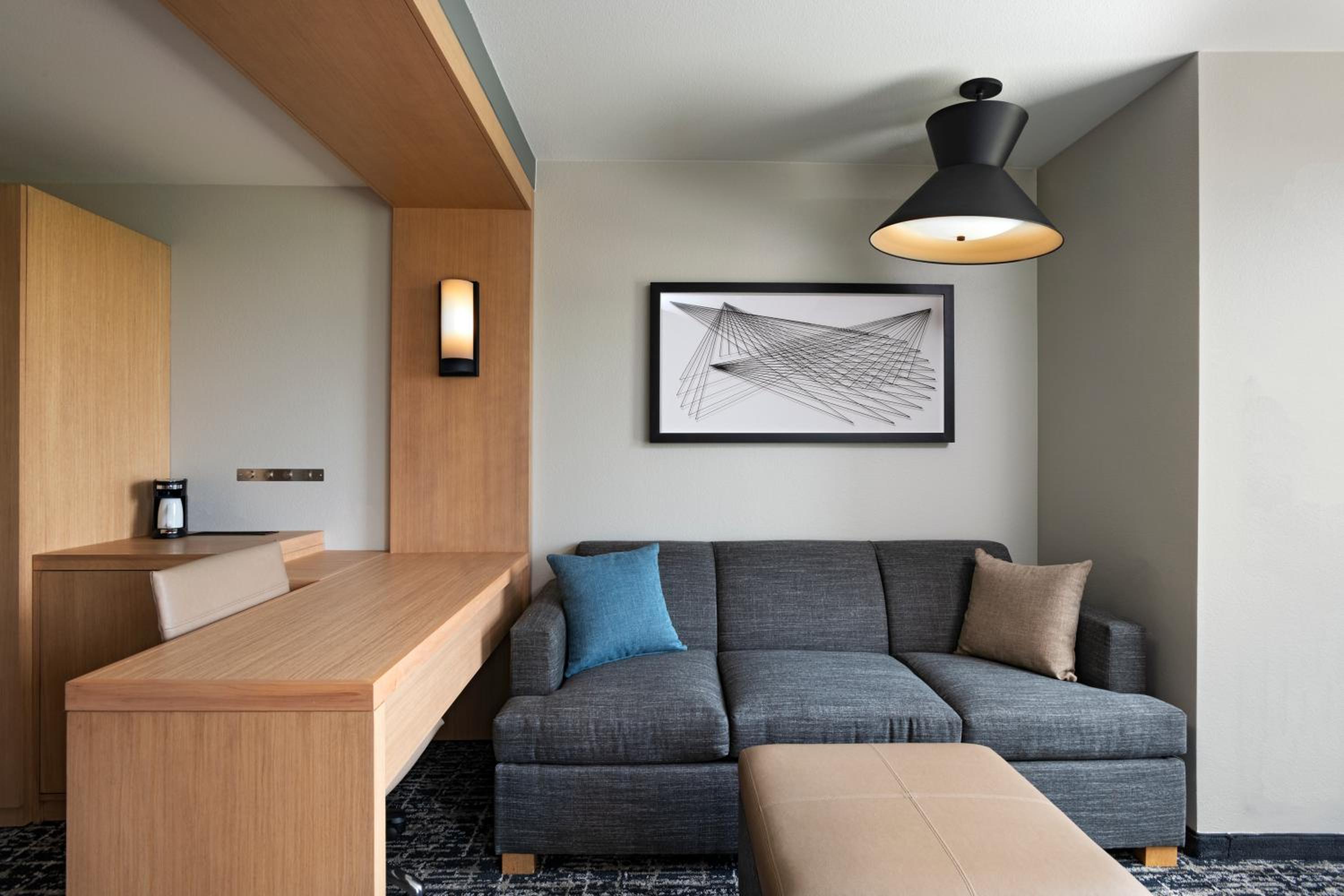 King Room with Sofa Bed - Photo 4