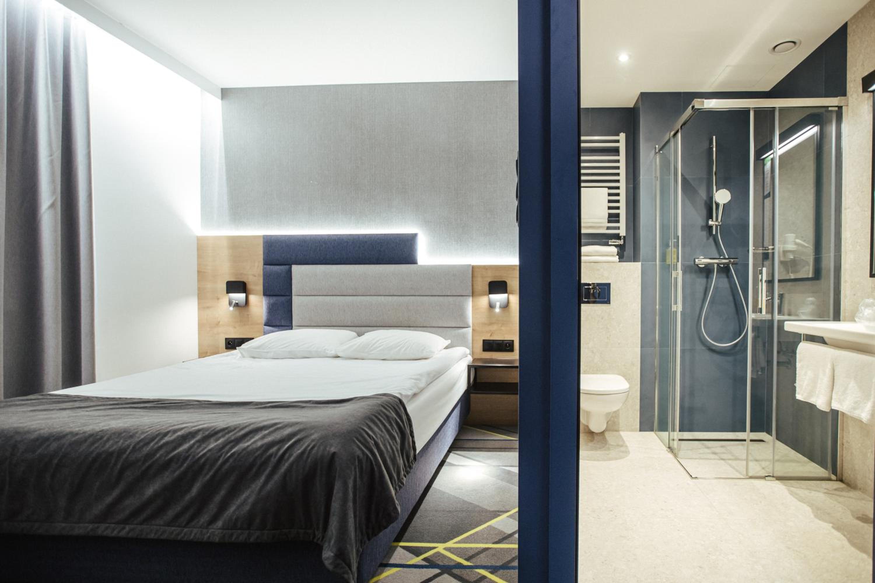Superior Double Room with Airport View