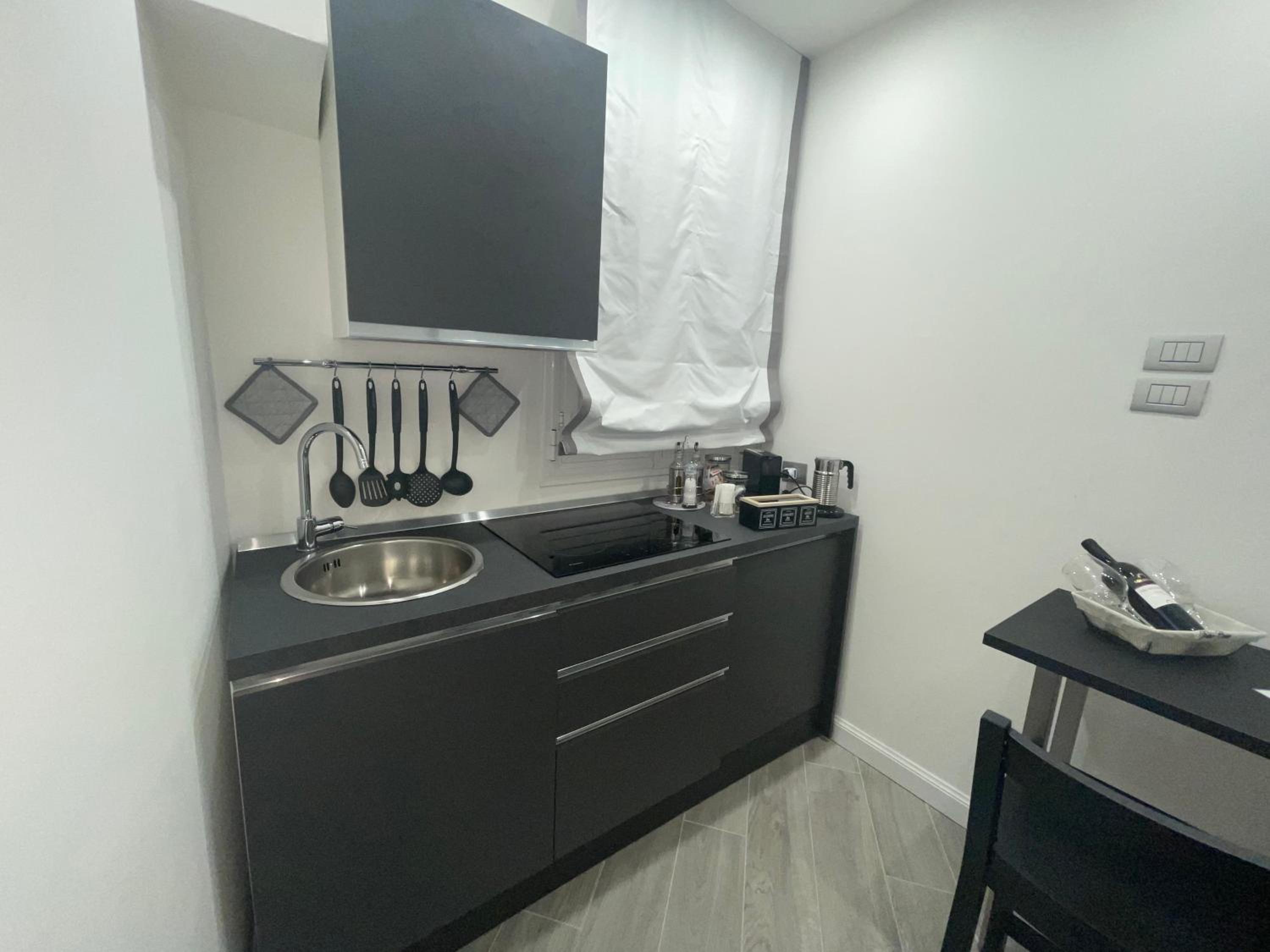Standard Double Room - Photo 20