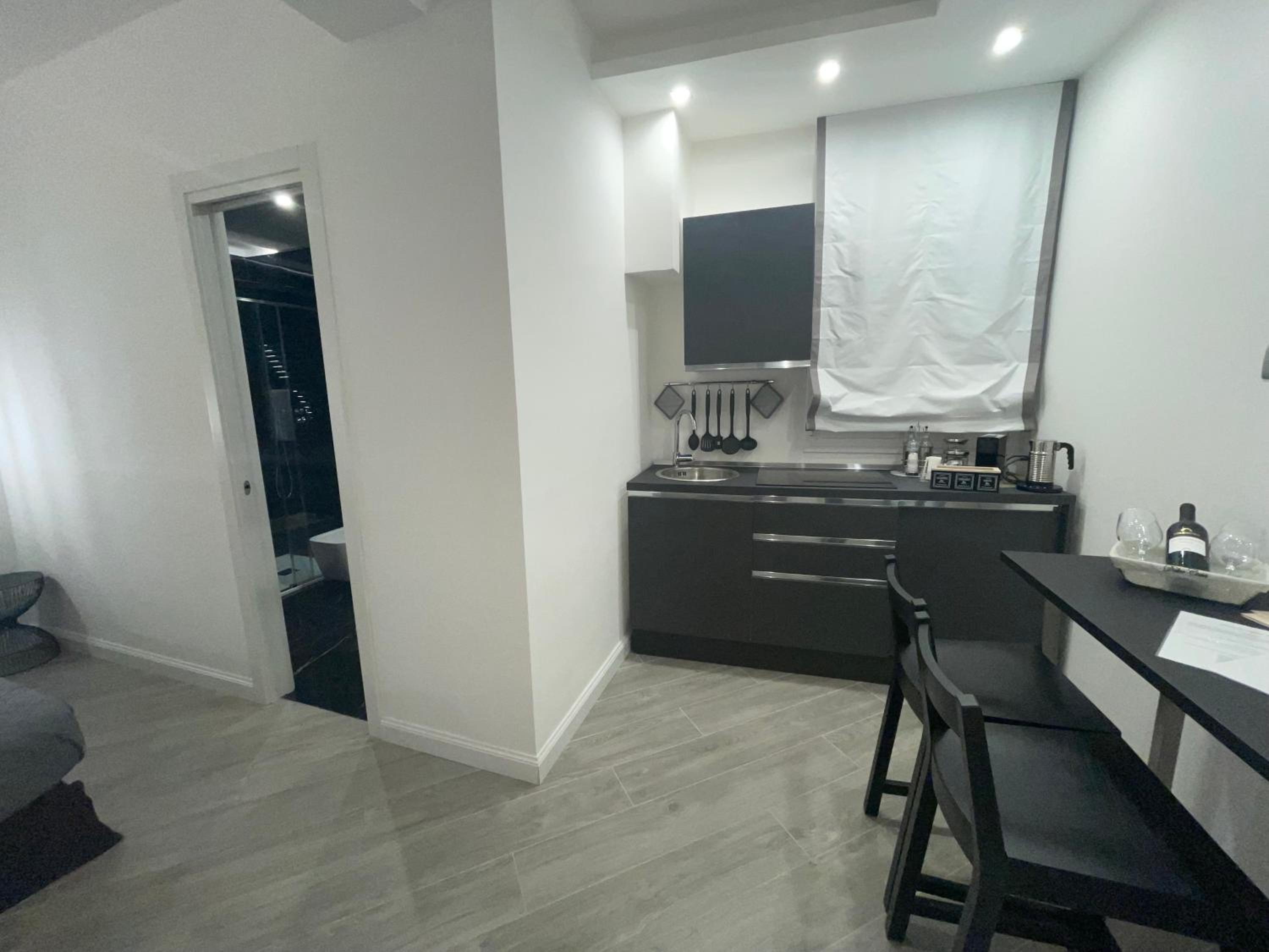 Standard Double Room - Photo 18
