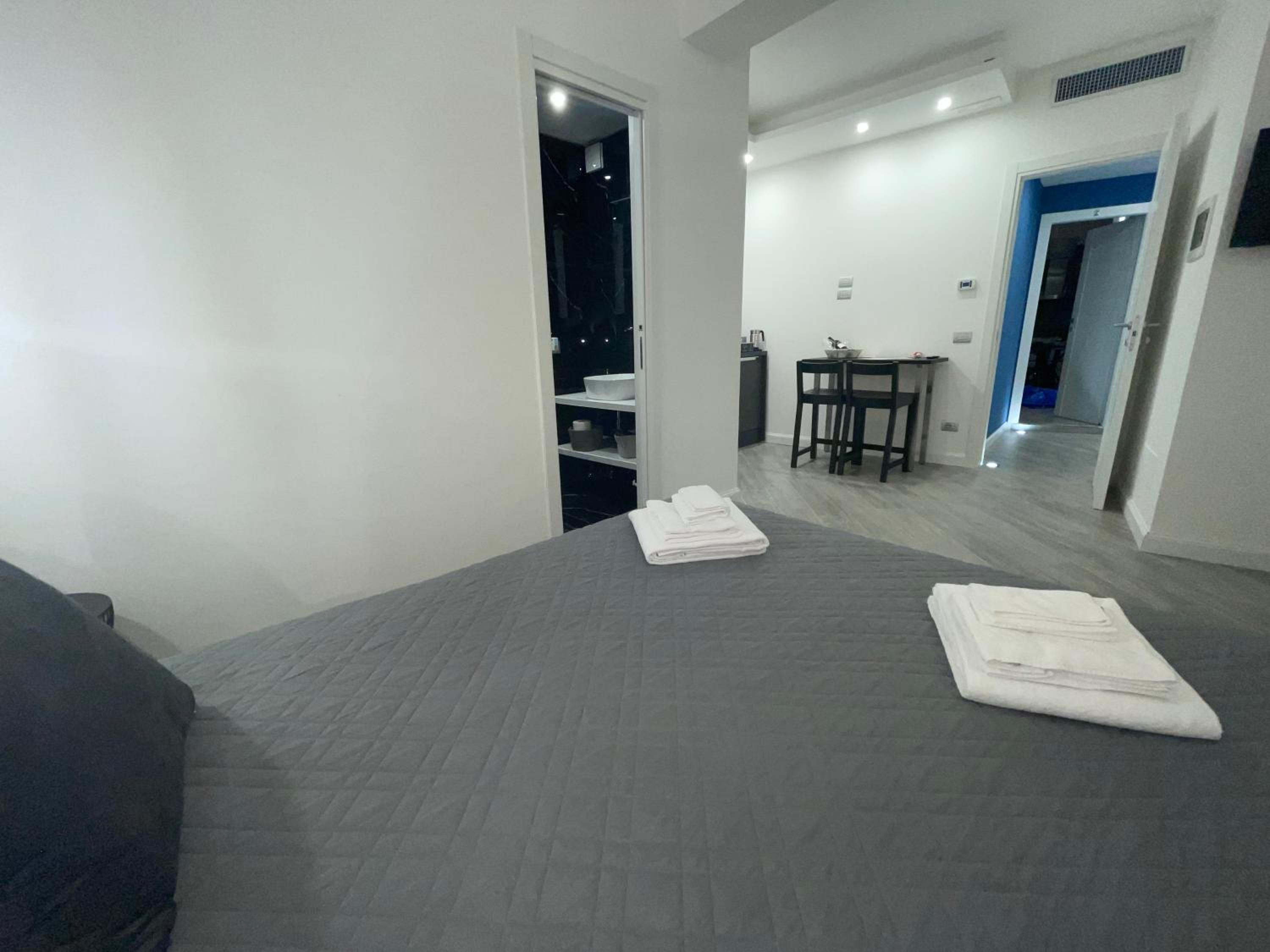 Standard Double Room - Photo 31