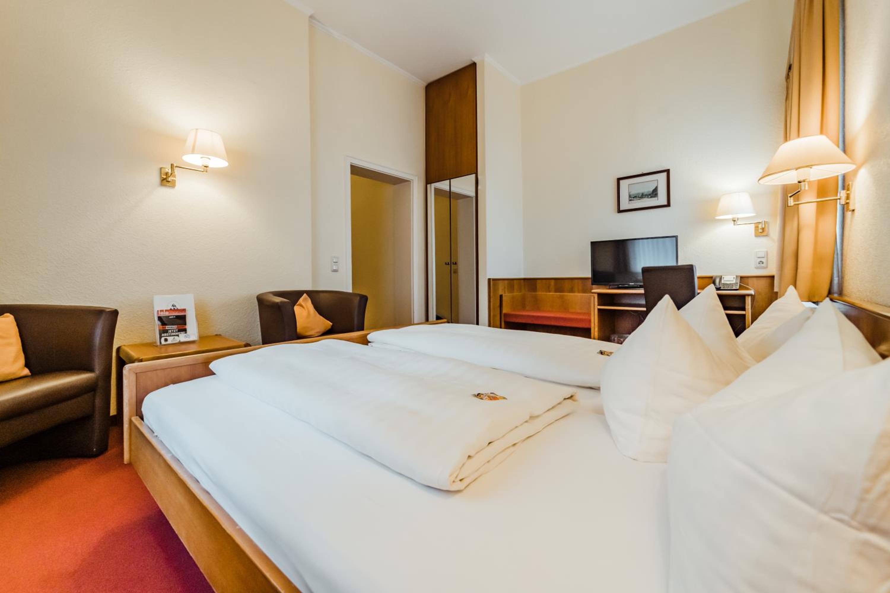 Double Room - Photo 7