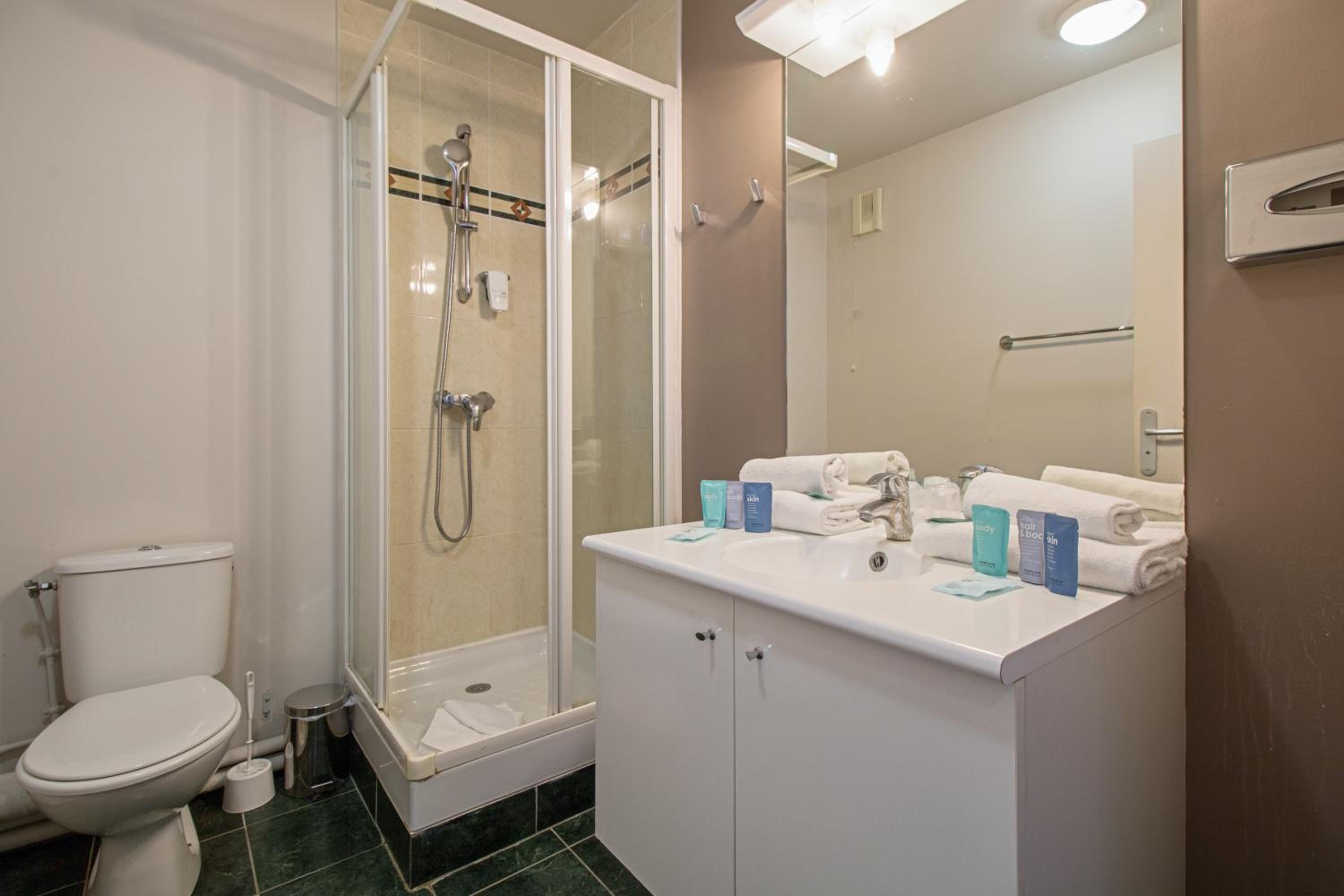 One Bedroom Apartment - Photo 2
