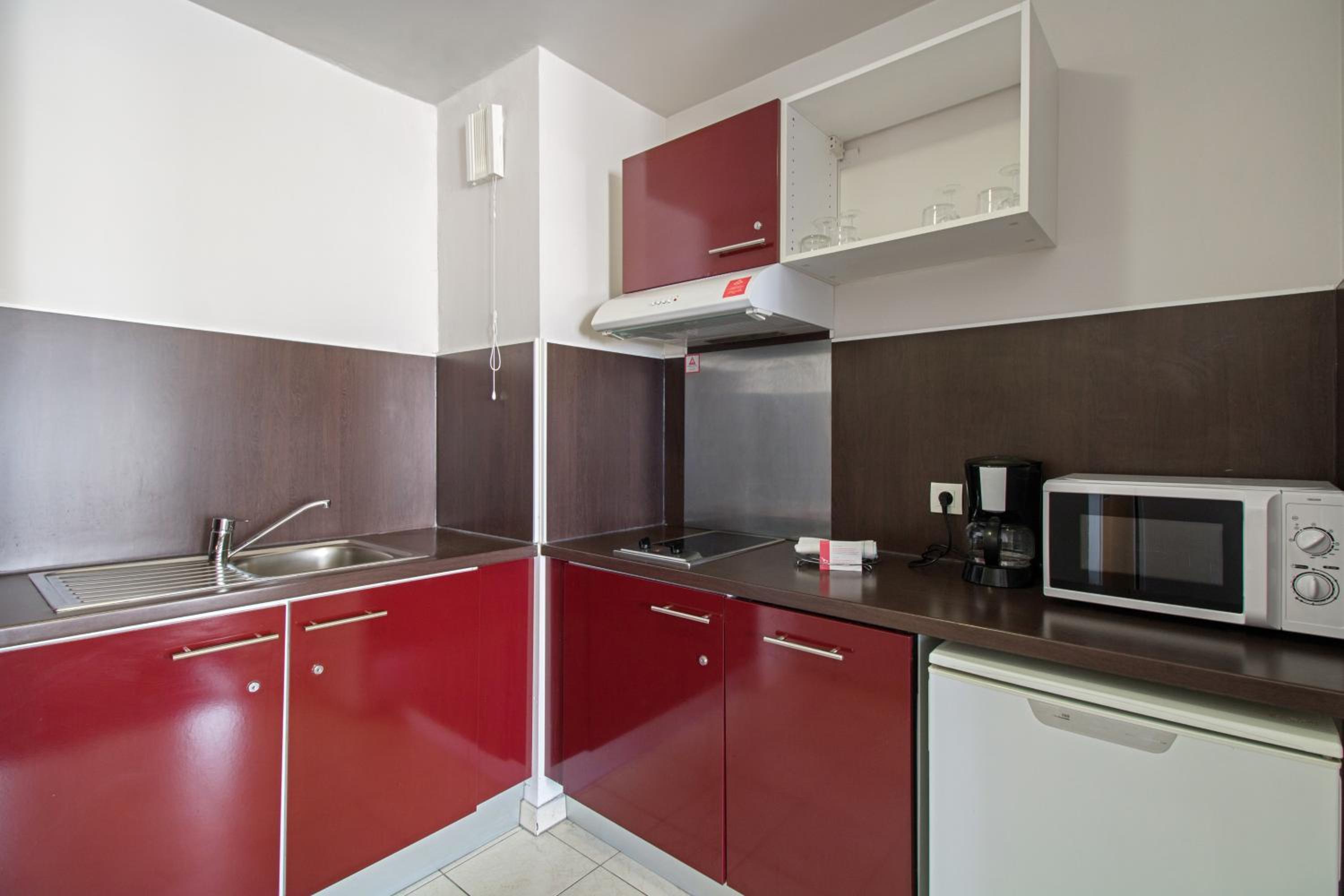 One Bedroom Apartment - Photo 3