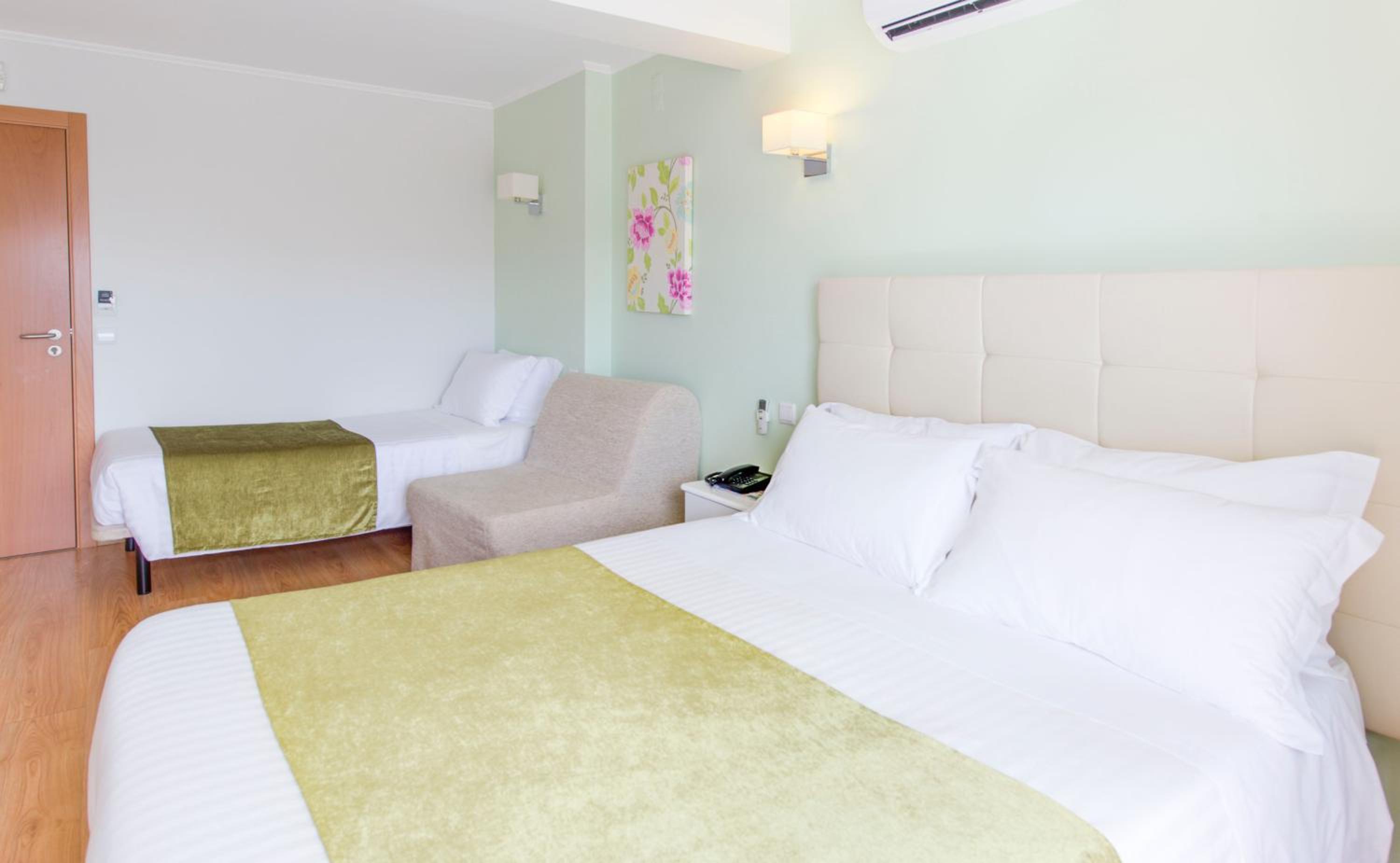 Triple Room with Balcony - Photo 1